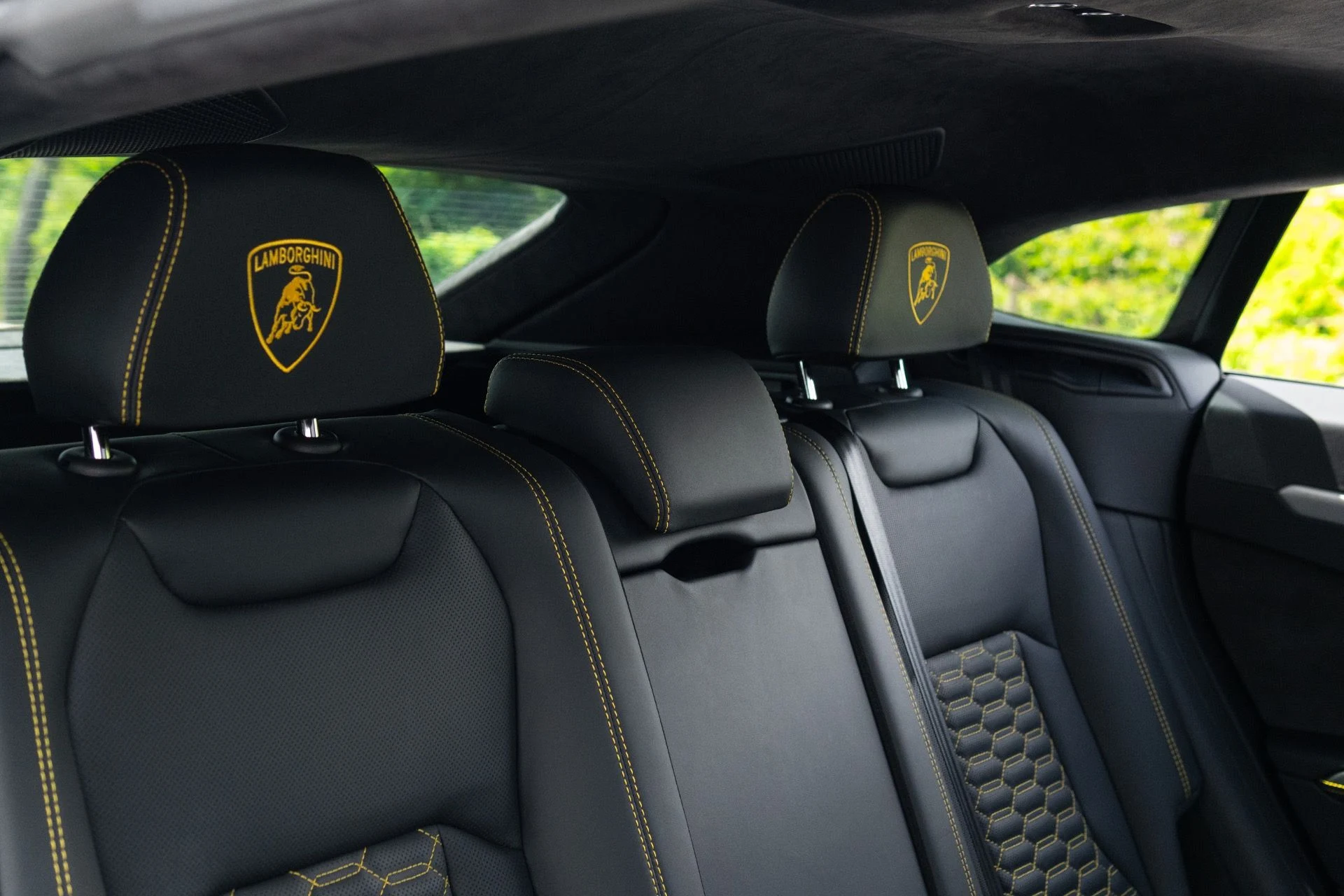 mph076_3408307480_Used_2022_Lamborghini_Urus_1776127481_bda96bdb33