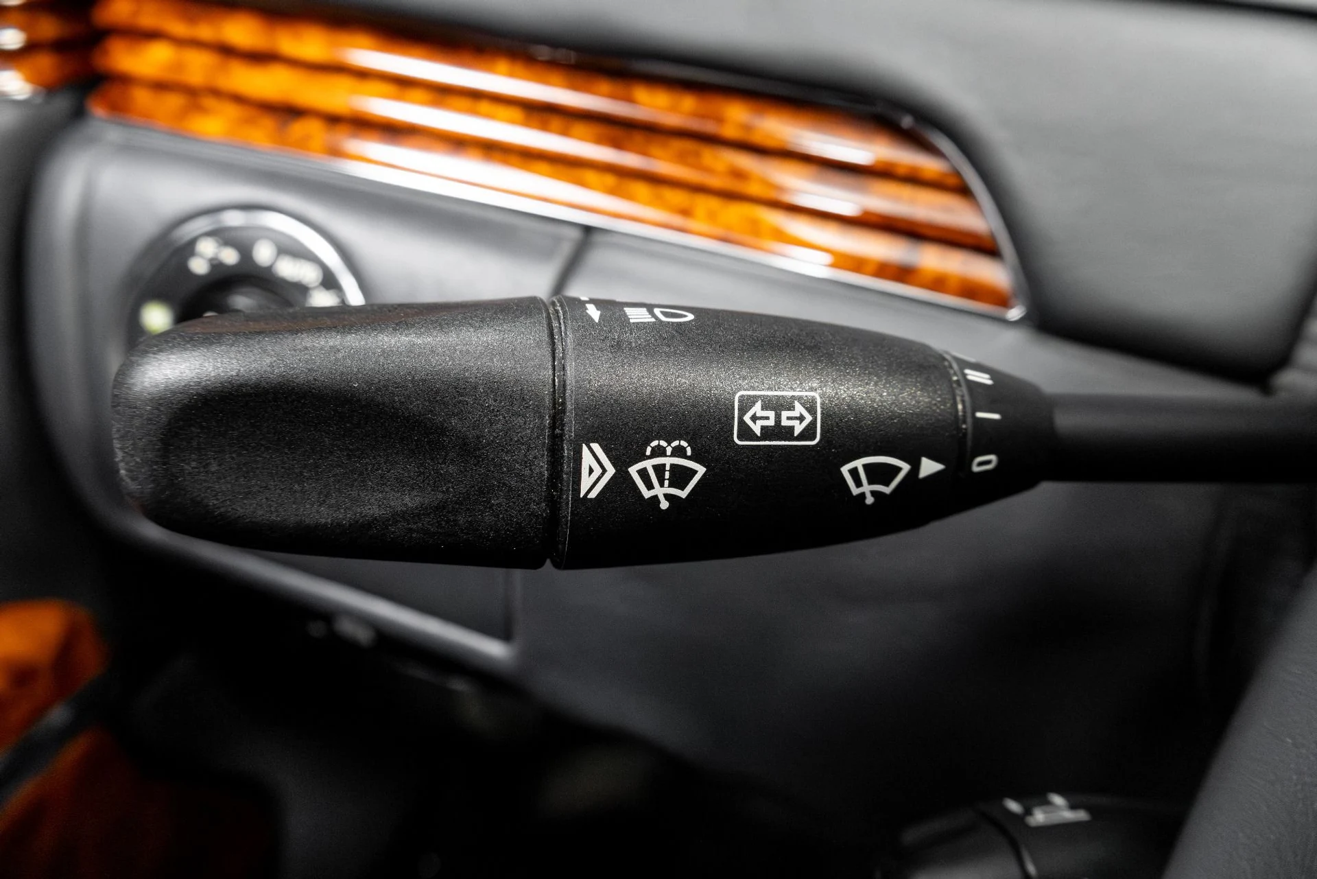 mph076_3417686011_Used_2004_Maybach_57_1769486757_5ff9a49bd6