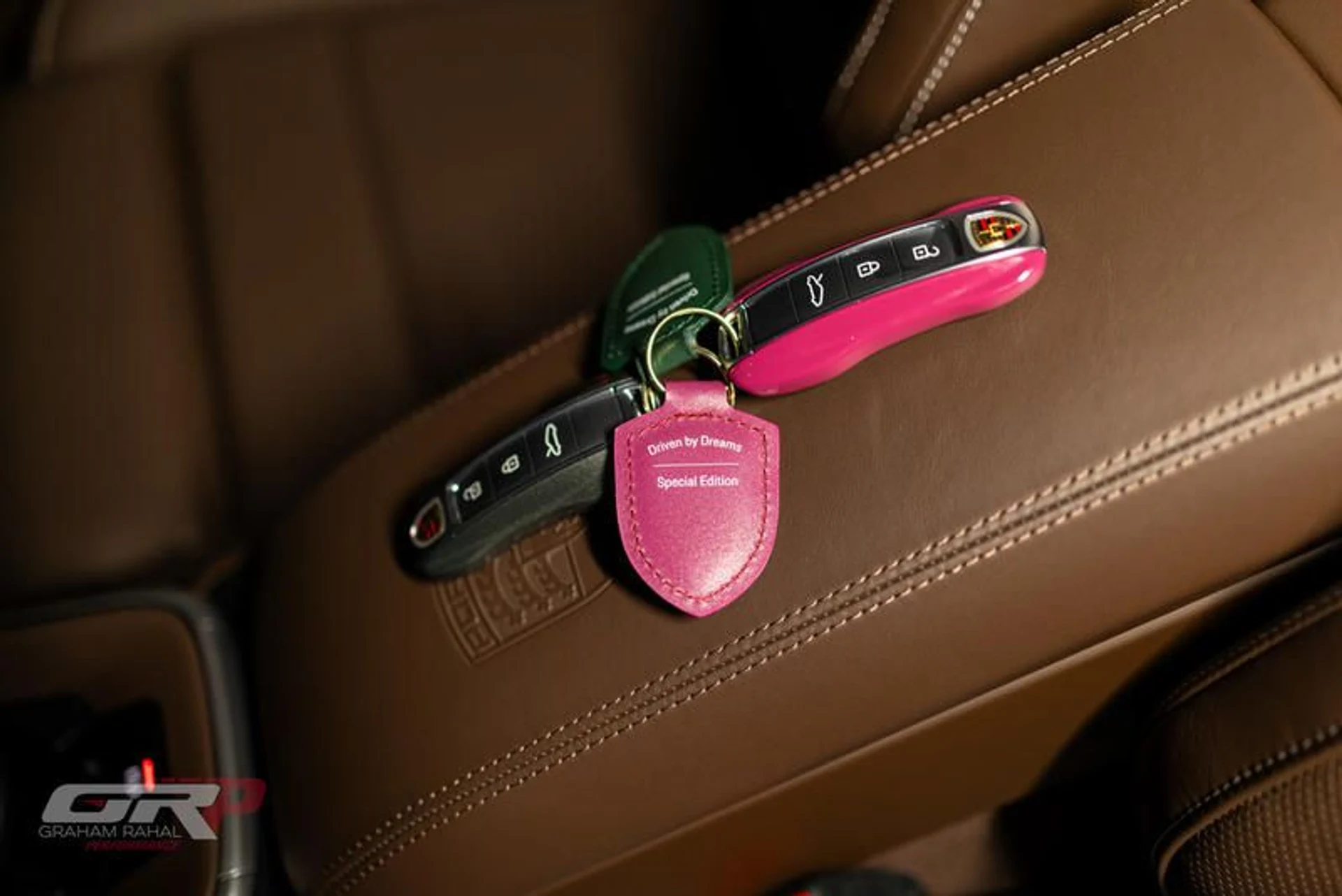 mph076_3565884772_7_EE_2_ACB_9_032_A_46_F0_B02_E_11_F1_FDDA_544_A_c77cef9992