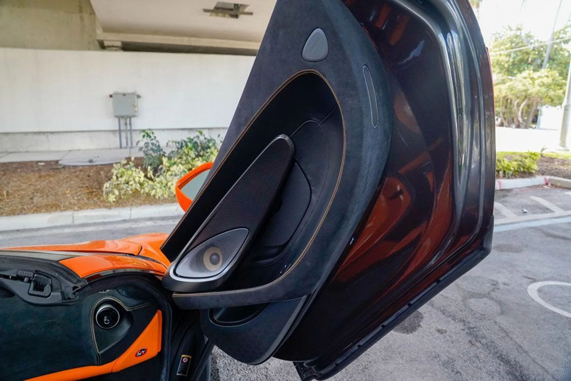 mph076_3574989231_used_2018_mclaren_570s_spider_14354_22891400_77_1024_a2240711ba