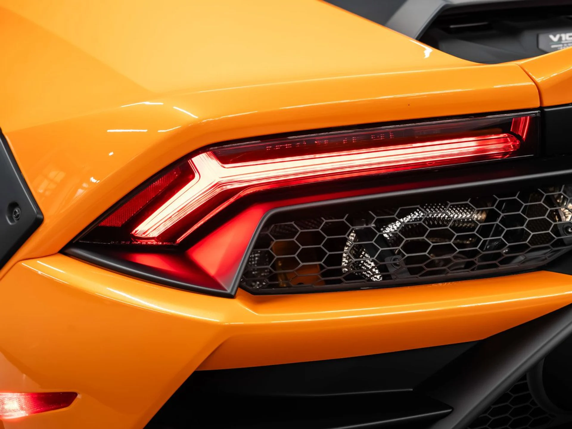 mph076_3613945330_lamborghini_huracan_2023_21a33faf0e