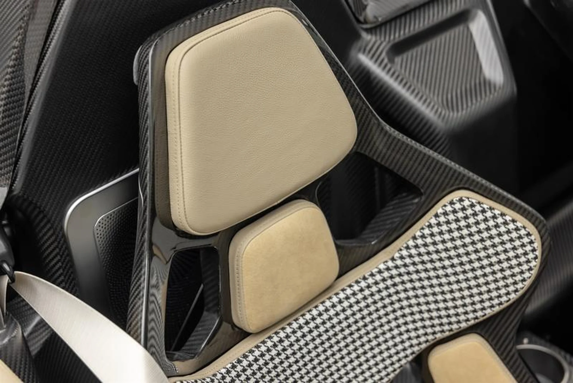 mph076_3627193820_08_ABA_2_A6_6036_4_F12_A5_BE_154_DF_4_F51_CFA_7575907be8