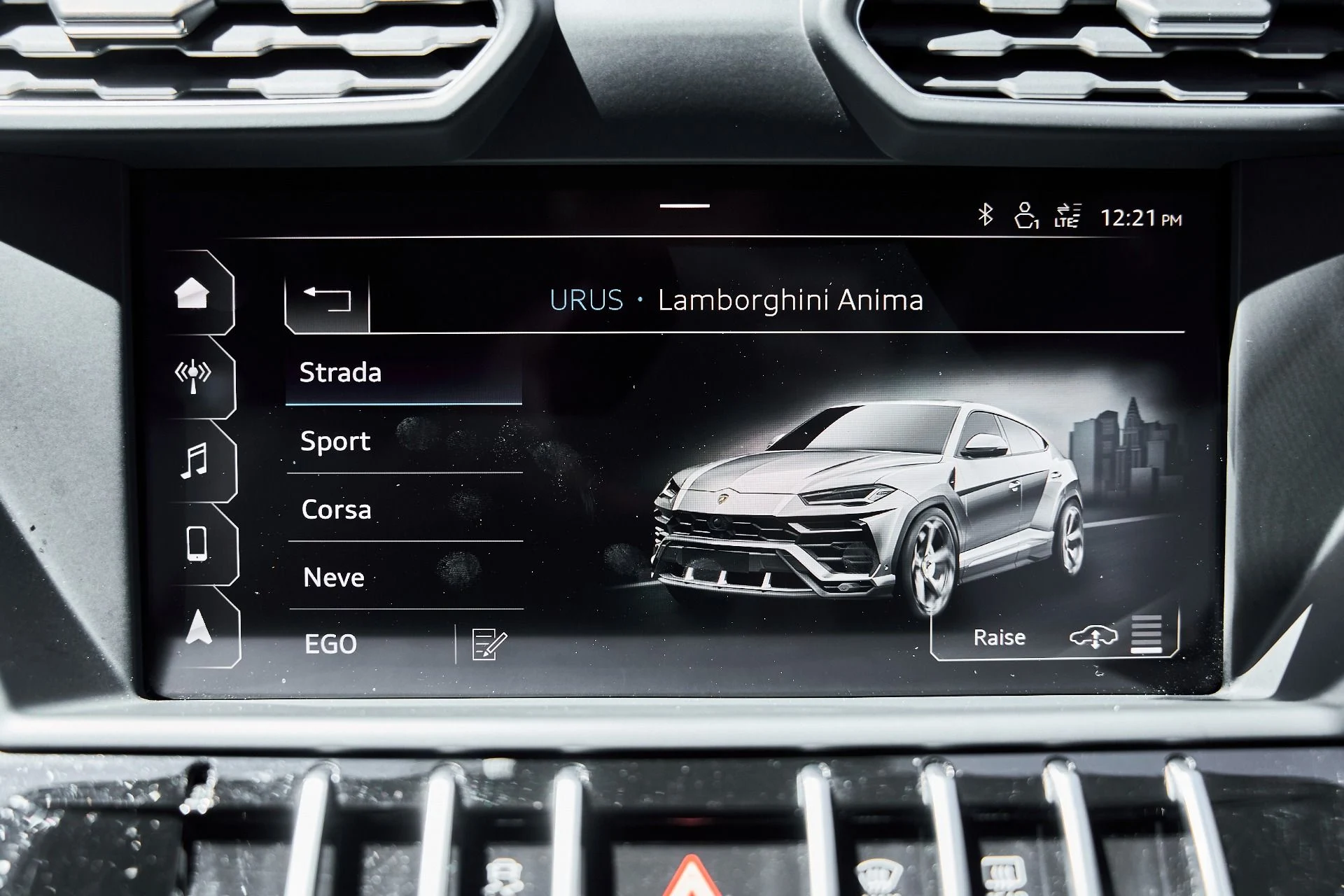 mph076_3738475518_Used_2019_Lamborghini_Urus_Base_1776301936_8a315276c4