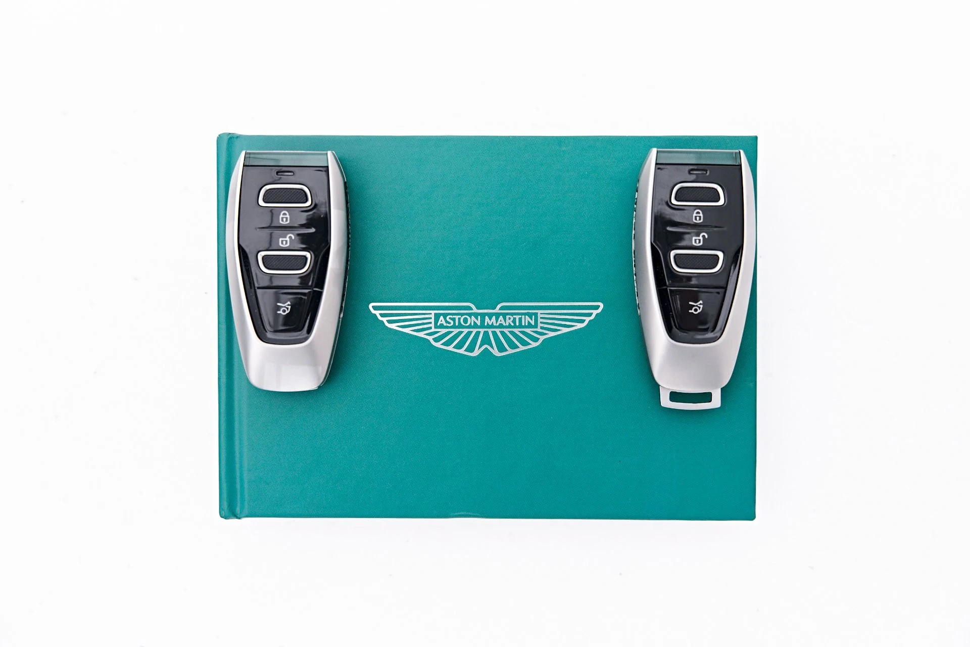 mph076_3861054421_Used_2025_Aston_Martin_Vanquish_V12_1786045900_83cd9d425d