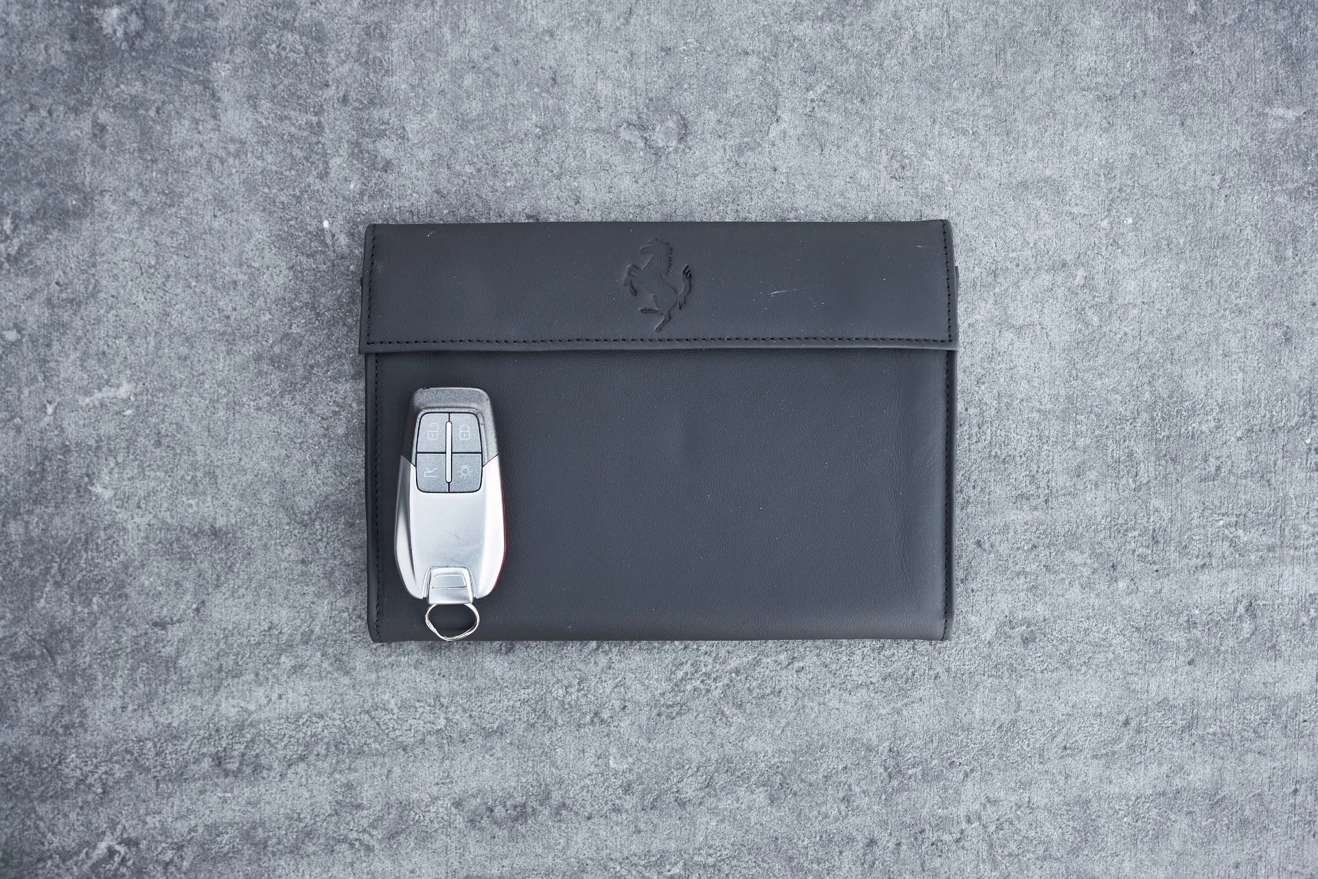 mph076_3886697607_Used_2021_Ferrari_F8_Spider_Base_1763084346_6bd8dbf95d