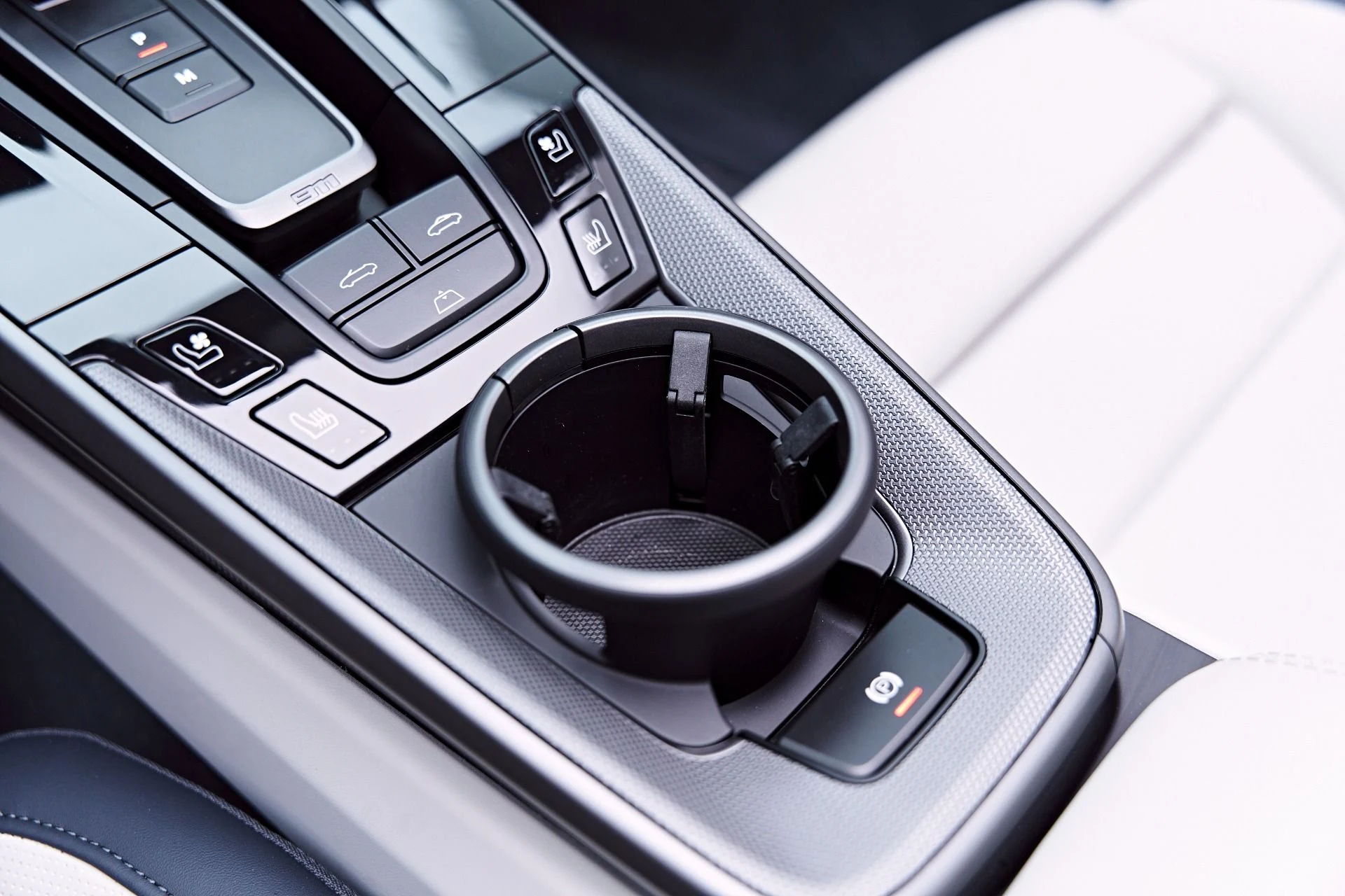 mph076_4000825917_Used_2025_Porsche_911_Carrera_1777504850_99d4afabc1