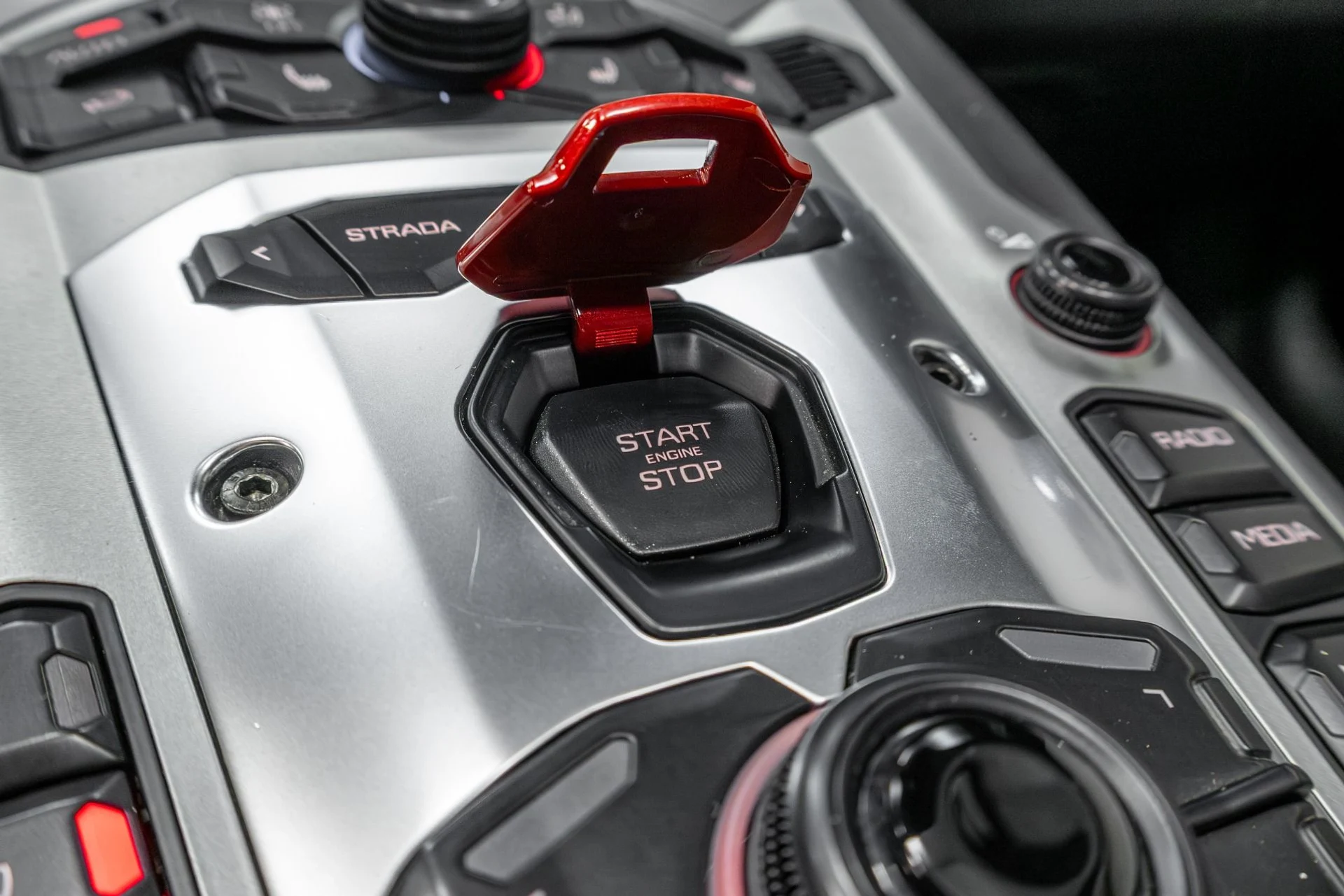 mph076_4178830805_Used_2015_Lamborghini_Aventador_1764723845_ff0fd6aacf