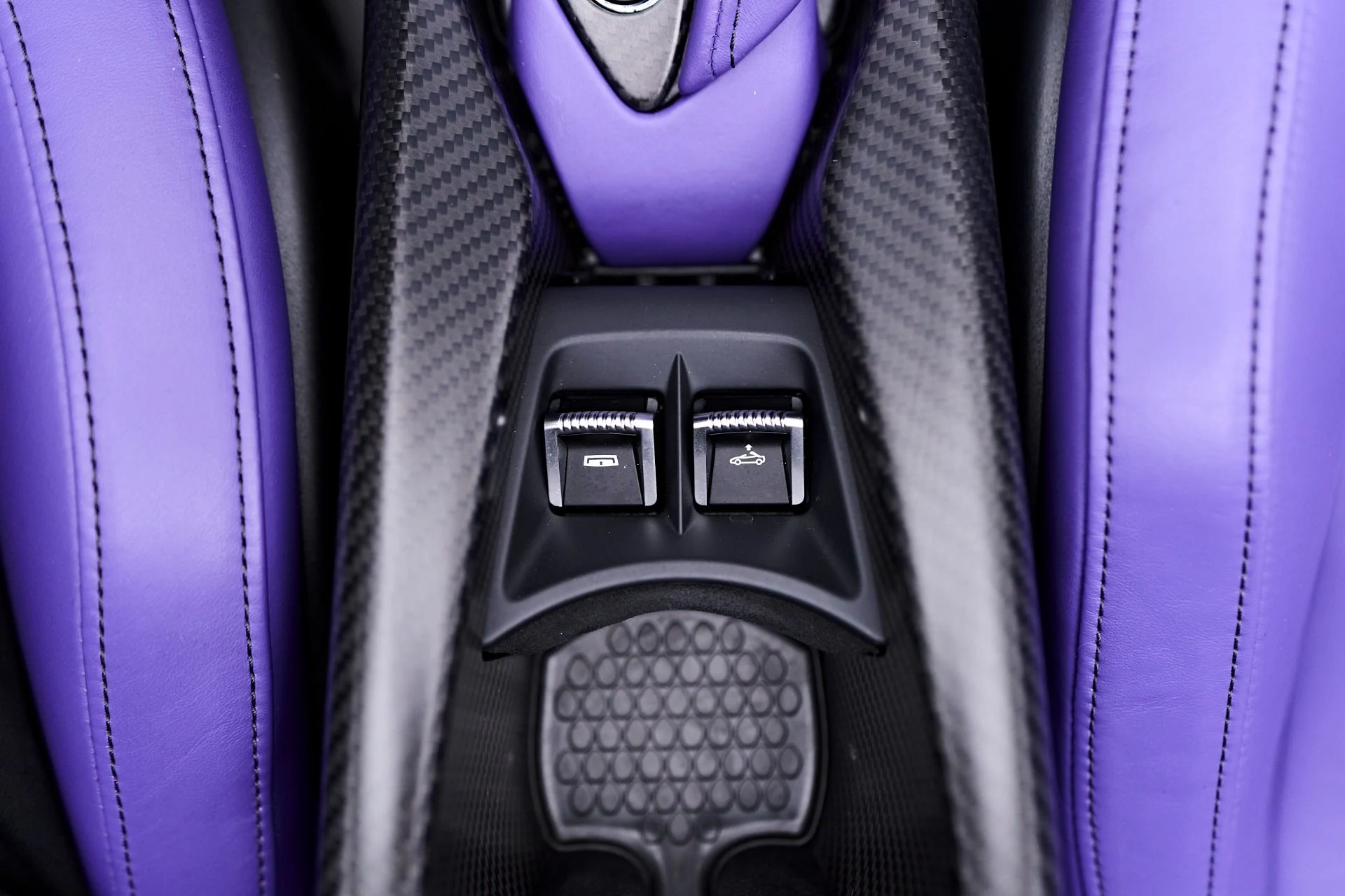 mph076_4196573147_Used_2022_Mc_Laren_765_LT_Base_1753480618_9309aca977