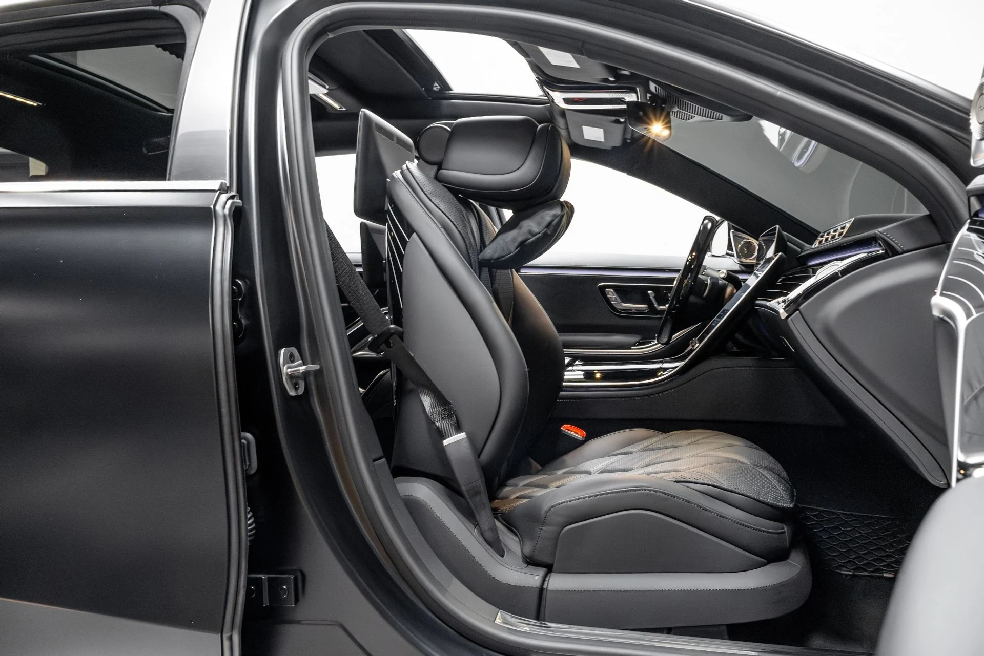 mph076_4204029717_Used_2024_Mercedes_Benz_S_Class_Maybach_S_680_4_MATIC_1764625509_cb72d04cf6