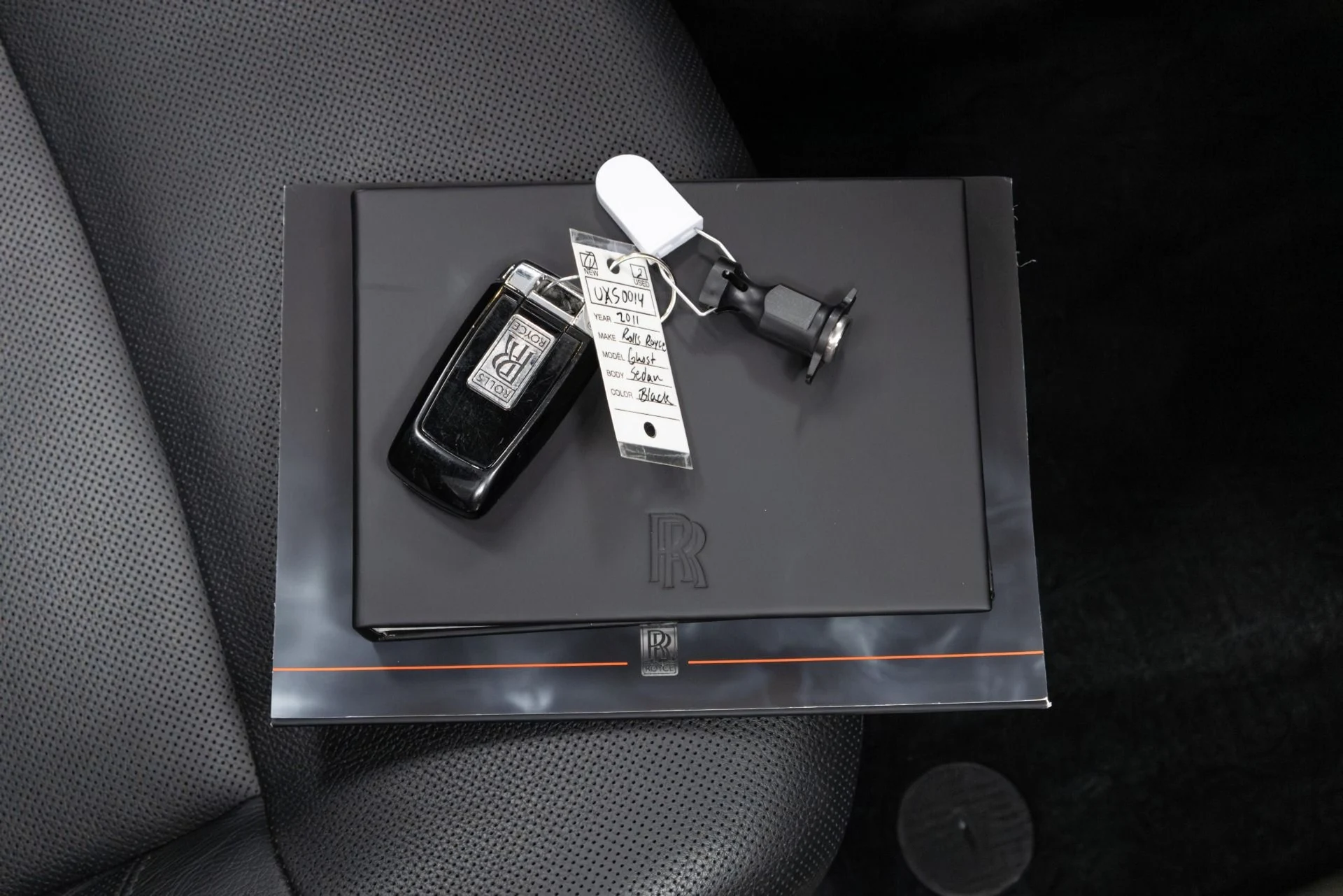 mph076_4277149404_Used_2011_Rolls_Royce_Ghost_Base_1762877304_671c040156