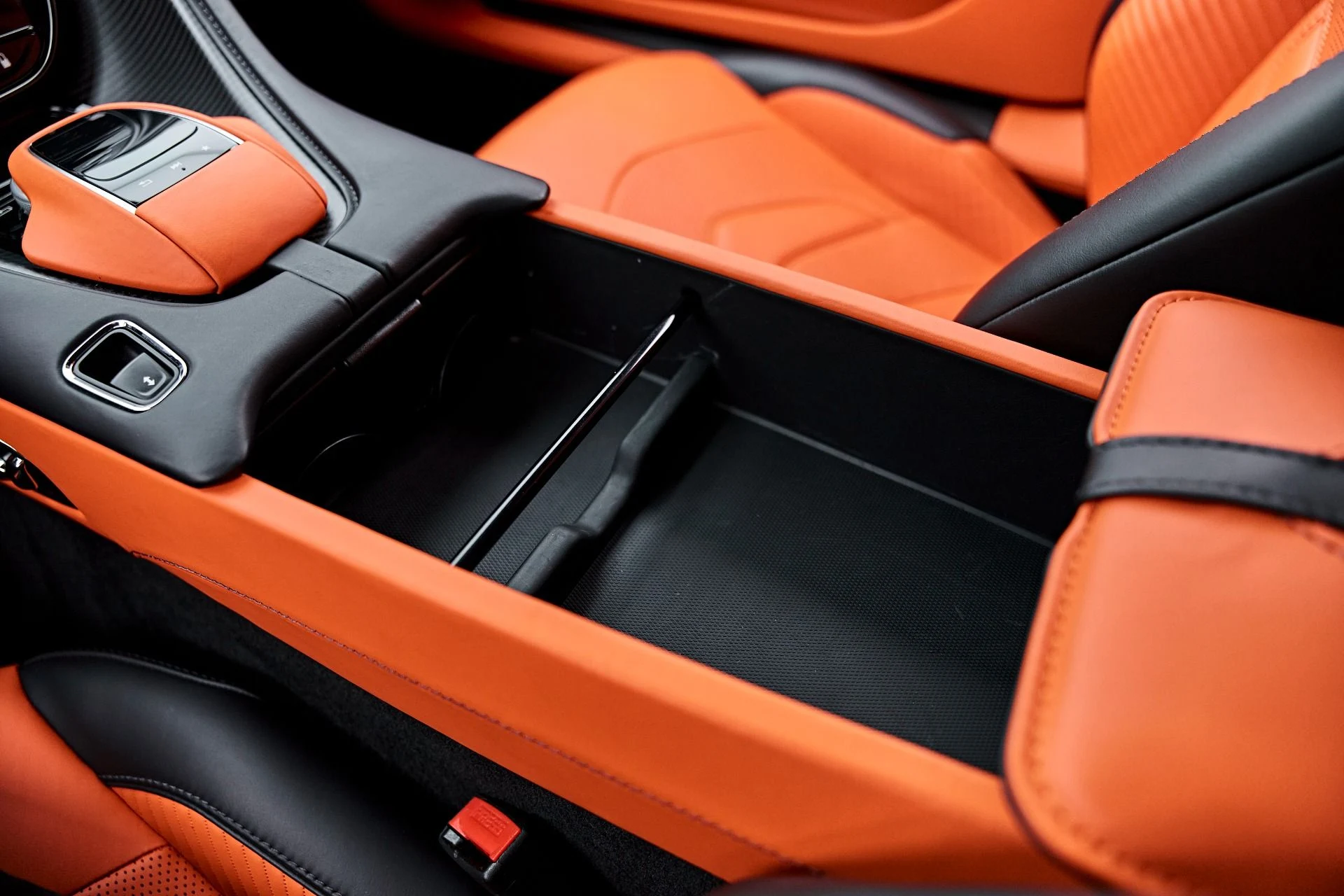 mph076_4277618118_Used_2023_Aston_Martin_DBS_Ultimate_1787789522_699beb43c0