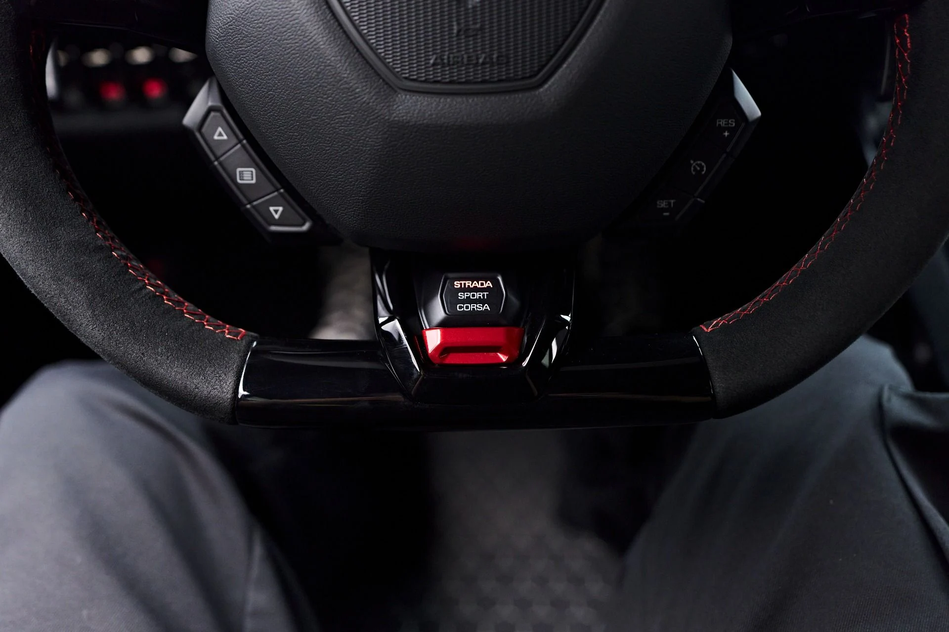 mph076_476510261_Used_2018_Lamborghini_Huracan_Performante_1761069229_3d26a7ad7d