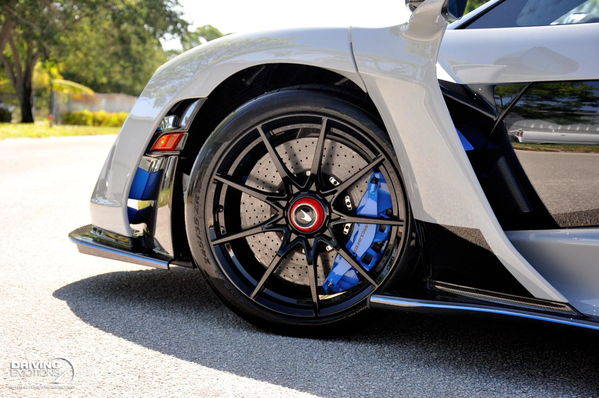 mph076_553582306_683_p77_l_3d381e6ec4