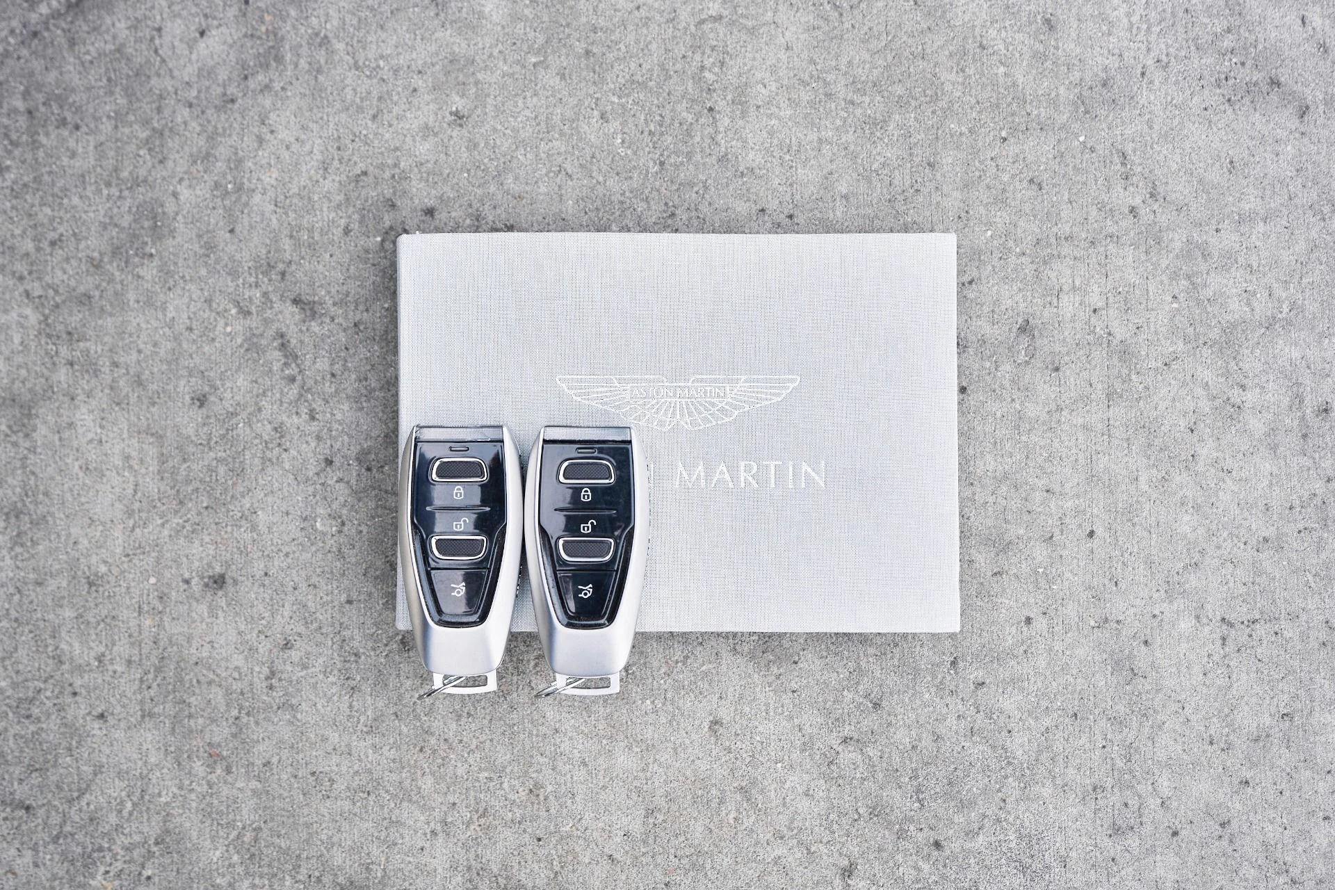 mph076_91611867_Used_2023_Aston_Martin_DBX_707_1762900457_728ae5b9a1