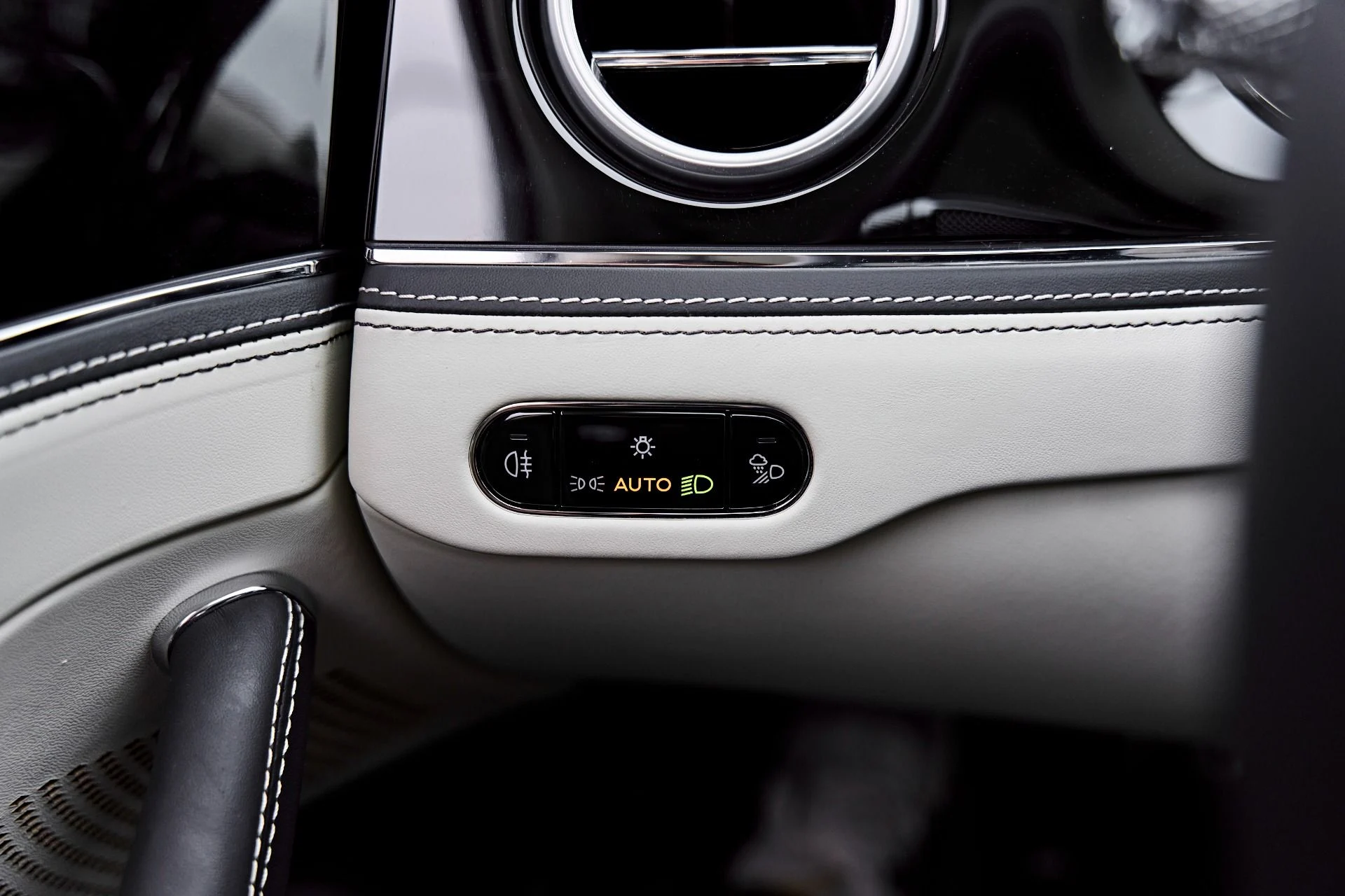 mph077_101151454_Used_2025_Bentley_Flying_Spur_Speed_1786412303_7bc80a16b2