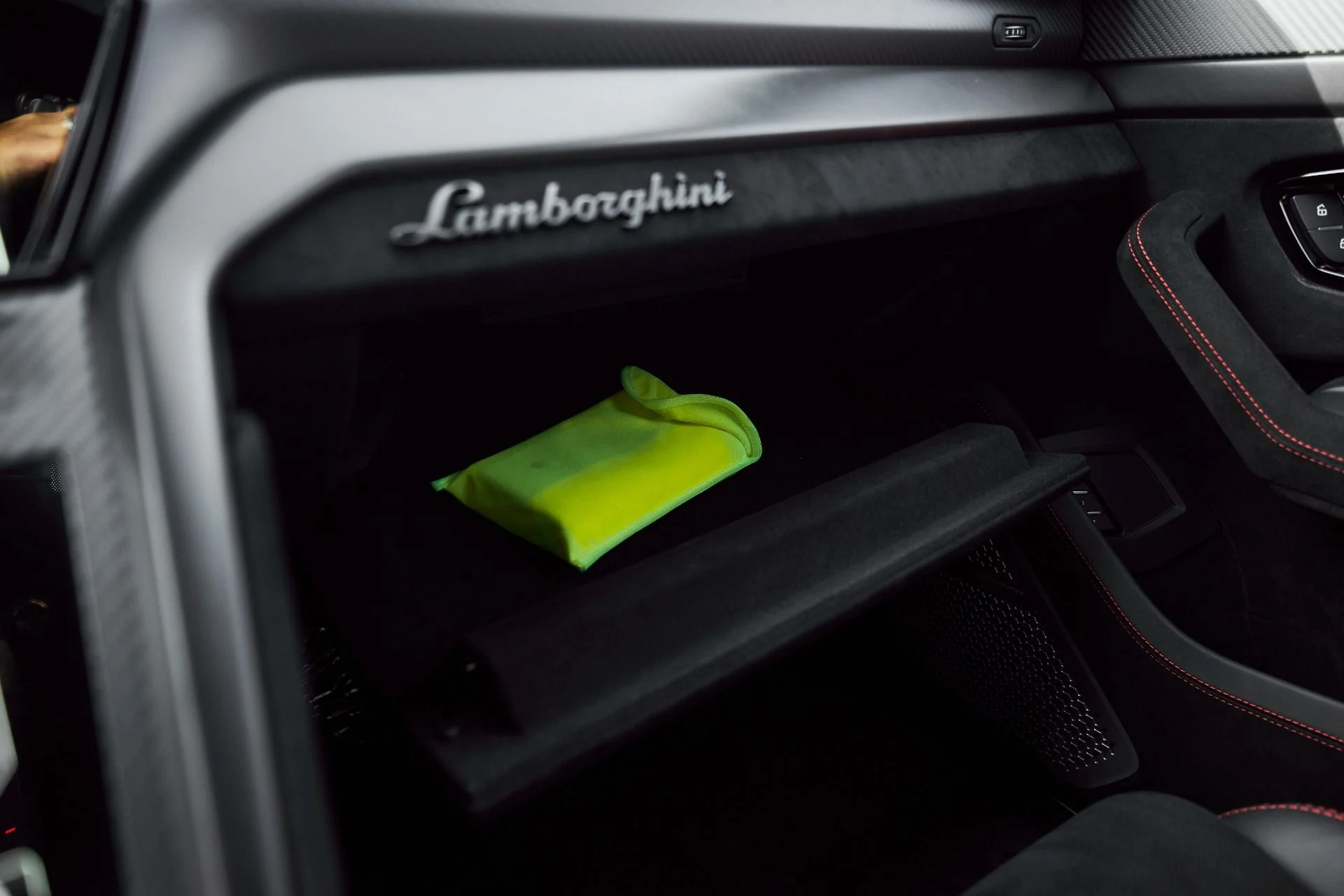 mph077_1037167052_Used_2023_Lamborghini_Urus_Performante_1771116703_db1e23baf6