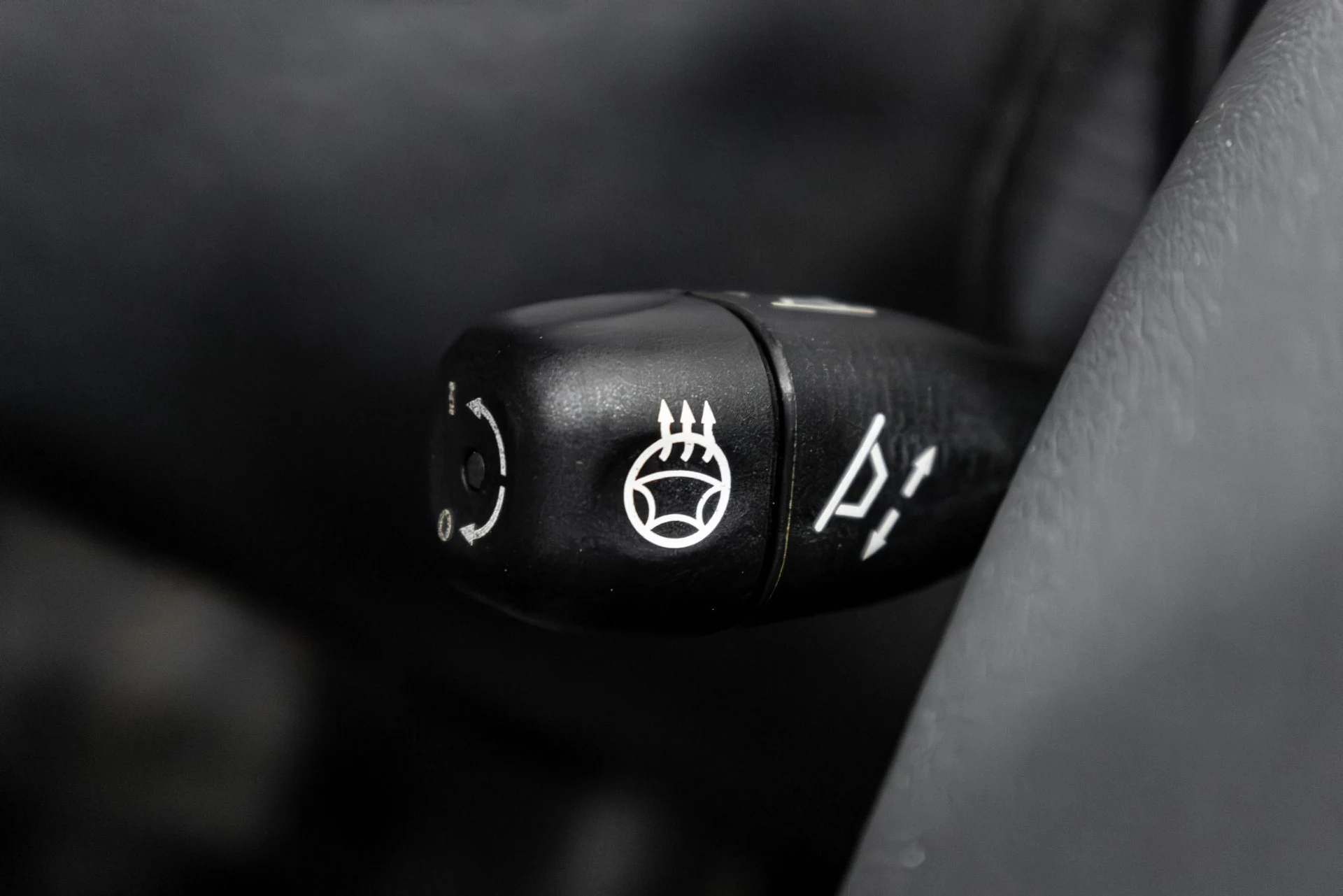 mph077_1064062703_Used_2004_Maybach_57_1769486757_55713432f3