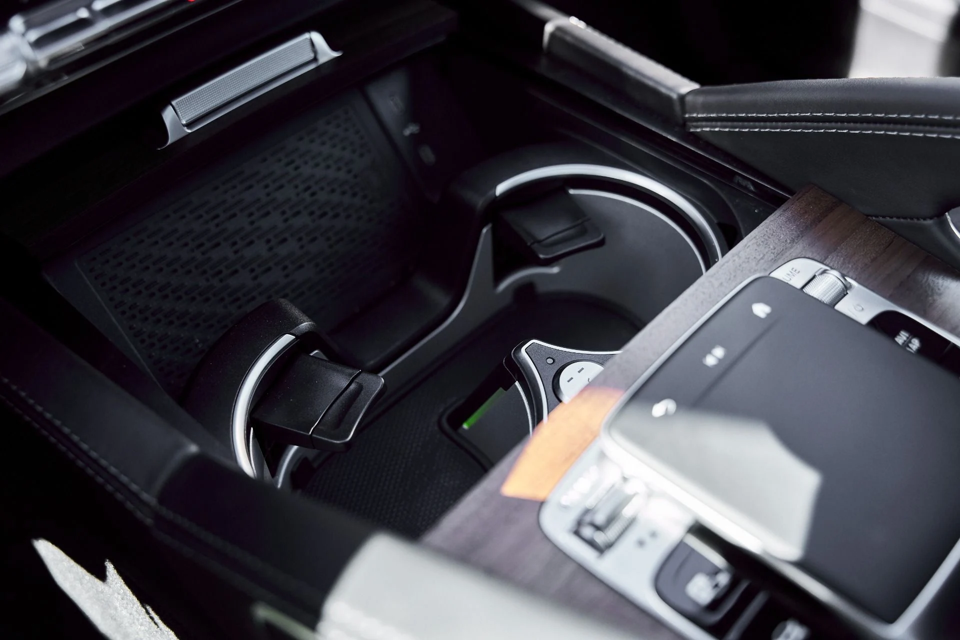 mph077_1121577151_Used_2025_Mercedes_Benz_GLS_Maybach_GLS_600_1771467939_a065c9db24