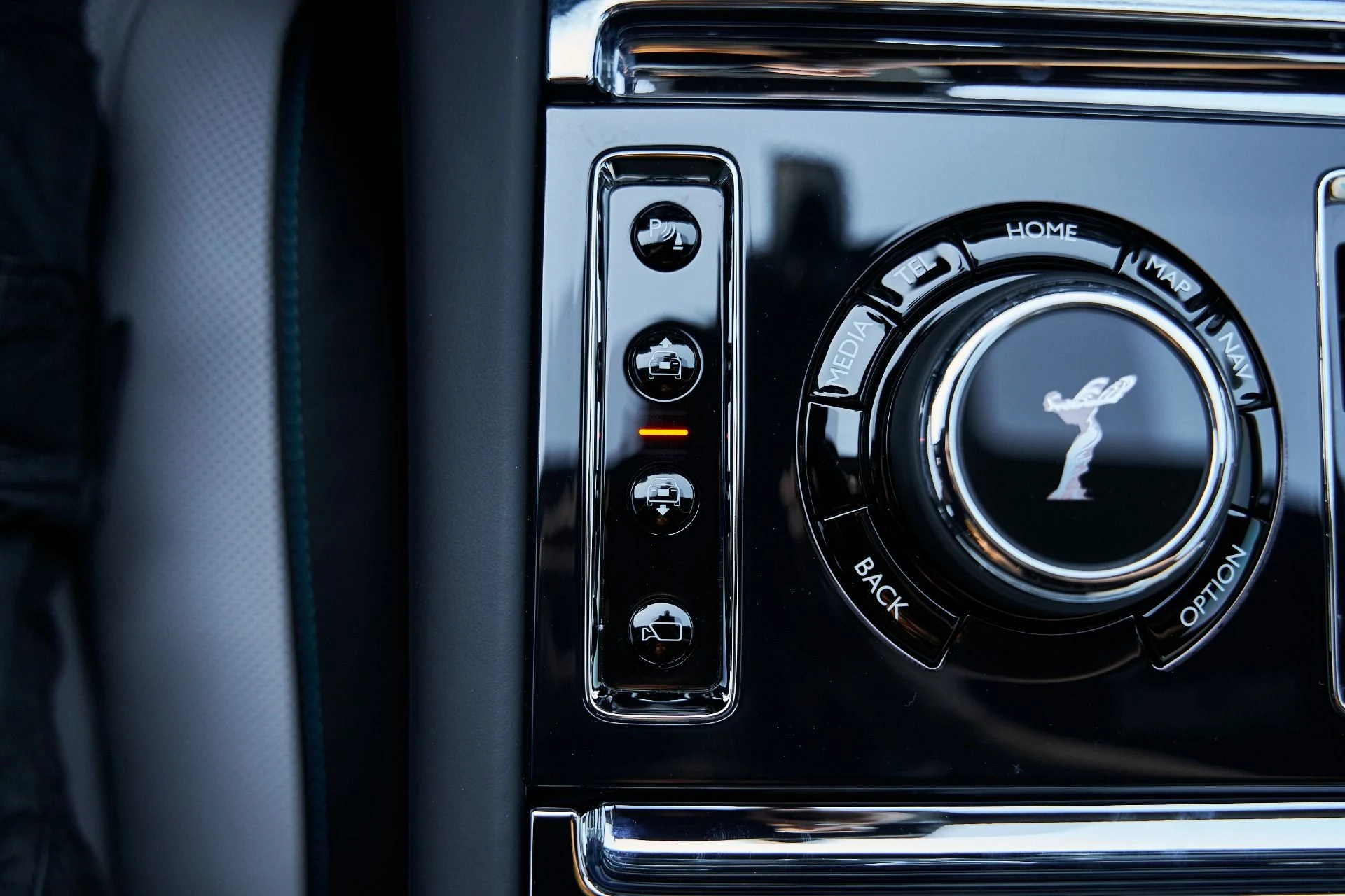 mph077_130774762_Used_2025_Rolls_Royce_Ghost_Base_1770087524_7ce6d53d37