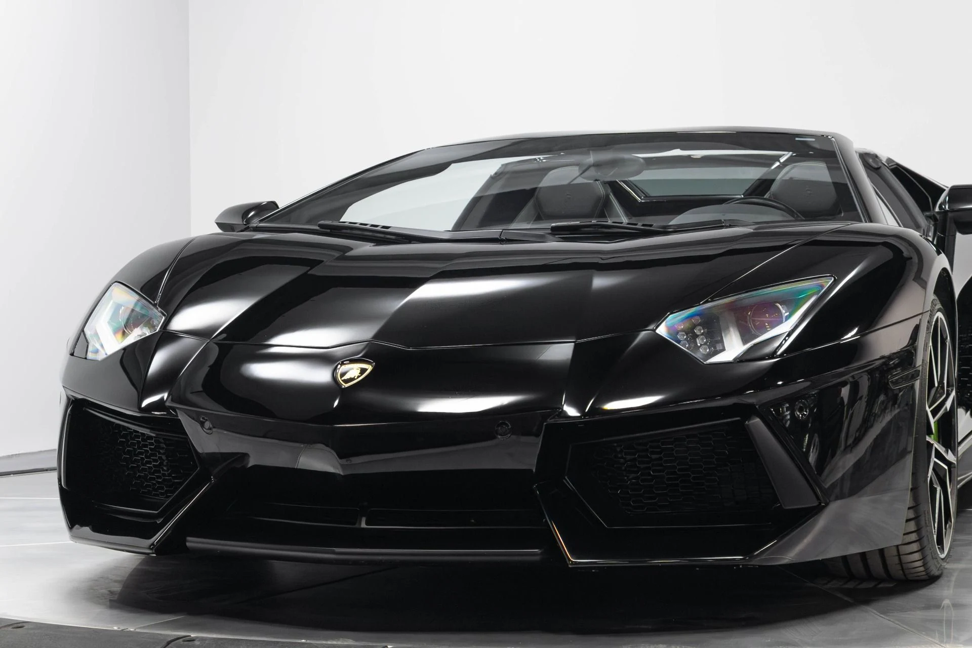 mph077_1499699412_Used_2015_Lamborghini_Aventador_LP_700_4_1780593182_b92d7e6dab