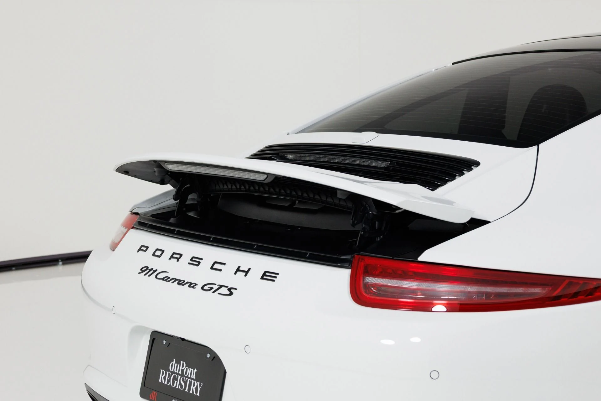 mph077_1523086356_Used_2016_Porsche_911_Carrera_GTS_1792778197_57e3287735