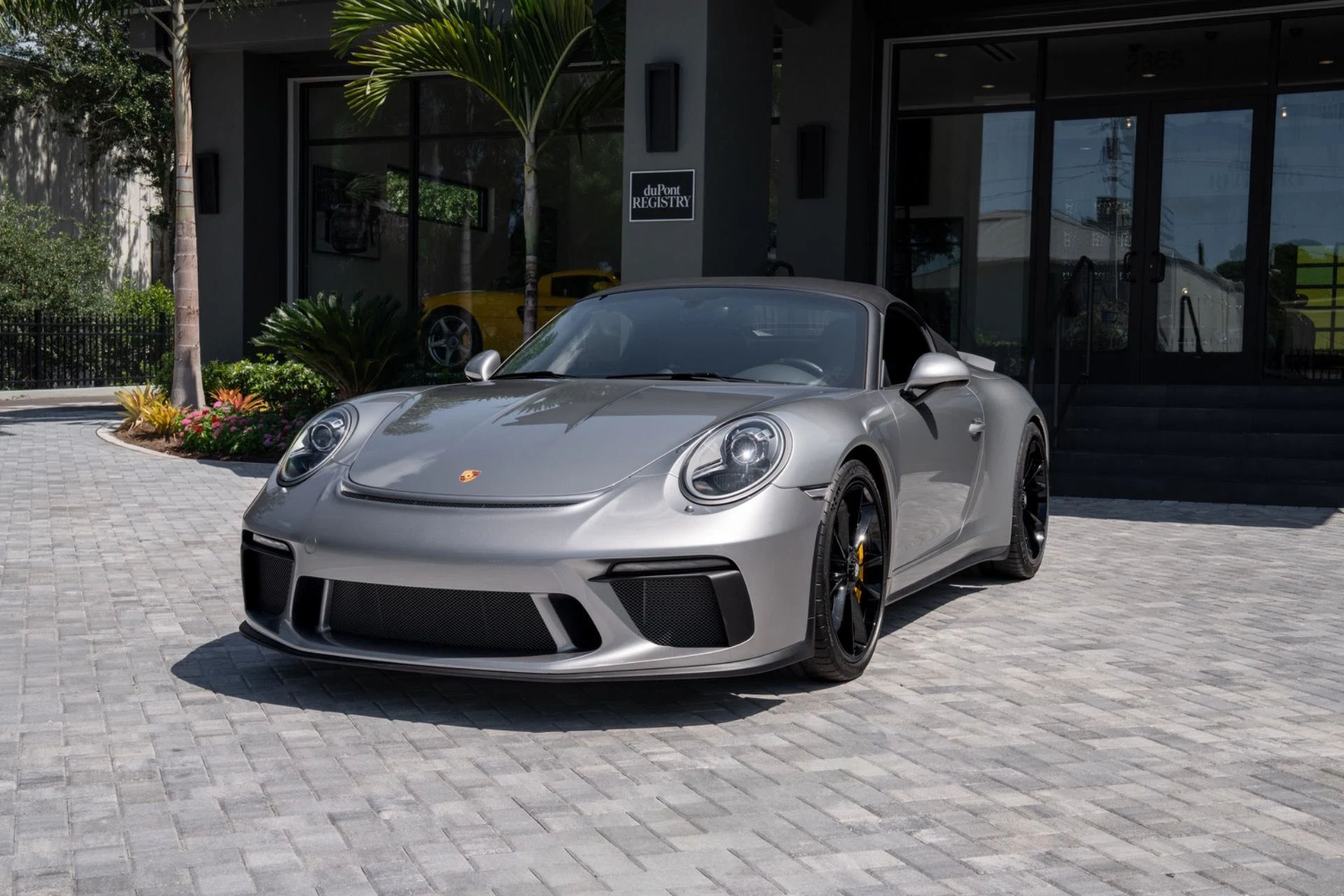 mph077_1567131183_Used_2019_Porsche_911_Speedster_1781046615_1cf1a6f91a