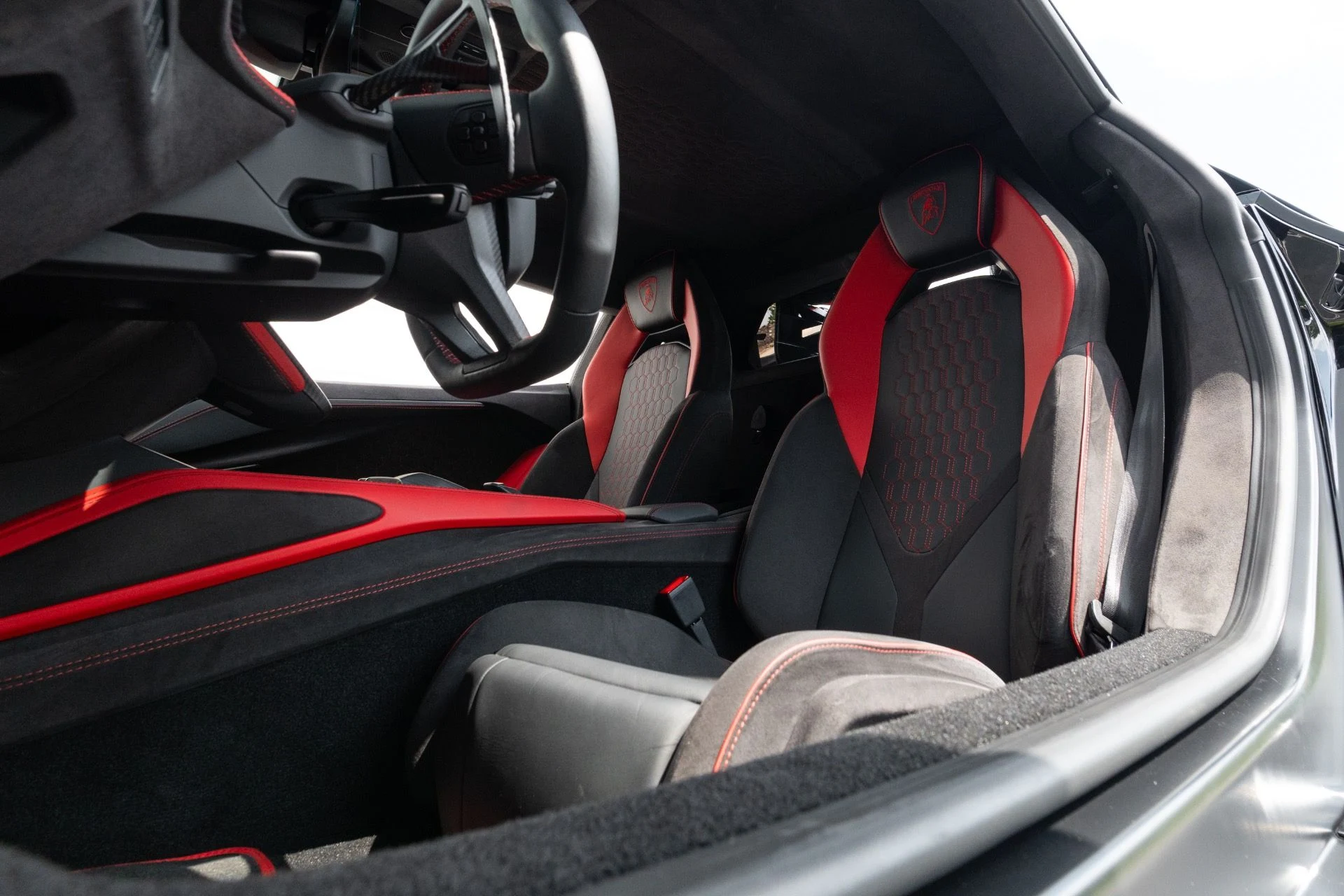 mph077_1624943141_Used_2024_Lamborghini_Revuelto_1778880537_8567f17192