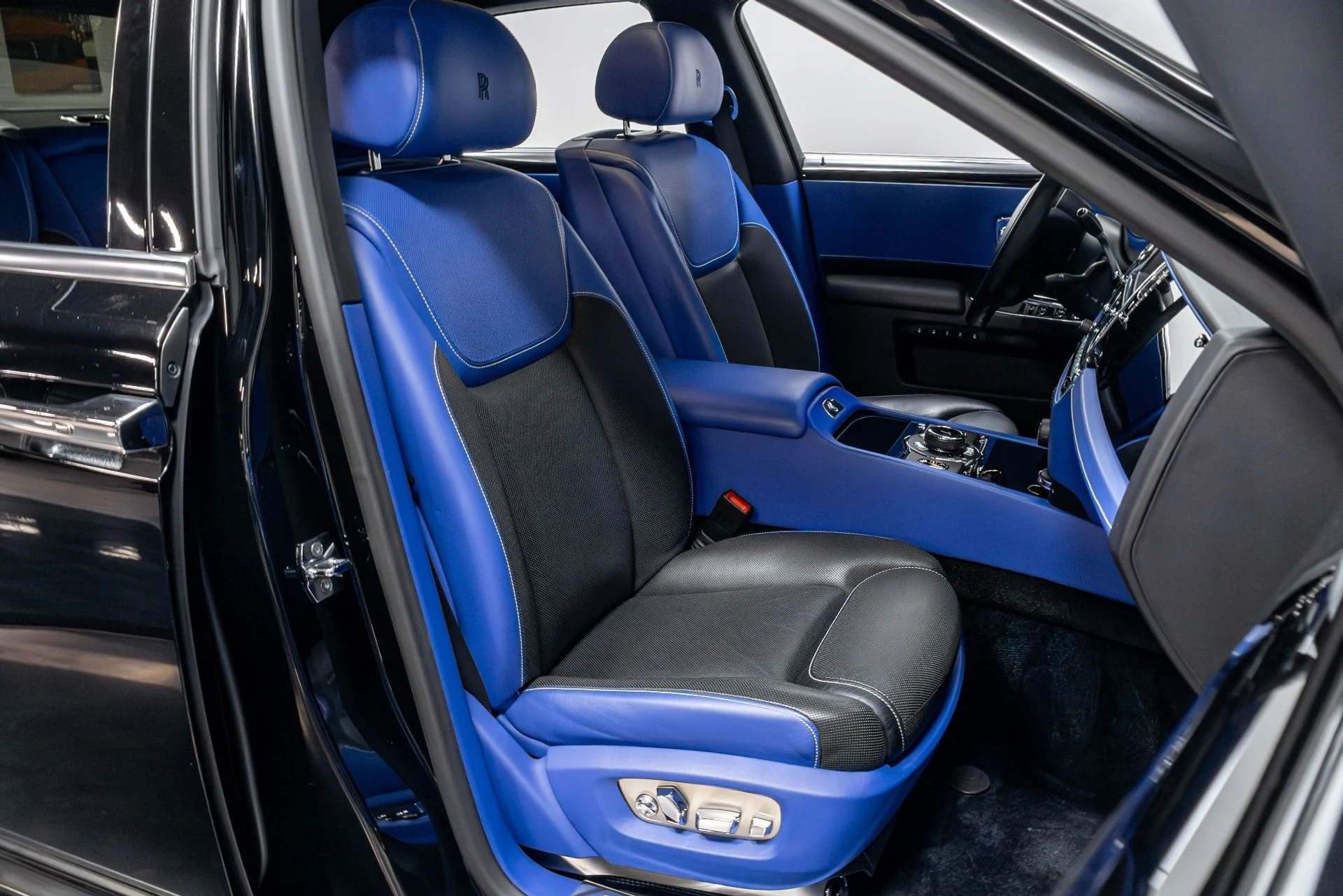 mph077_1634354196_Used_2017_Rolls_Royce_Ghost_Black_Badge_1764012368_157b2e79ce