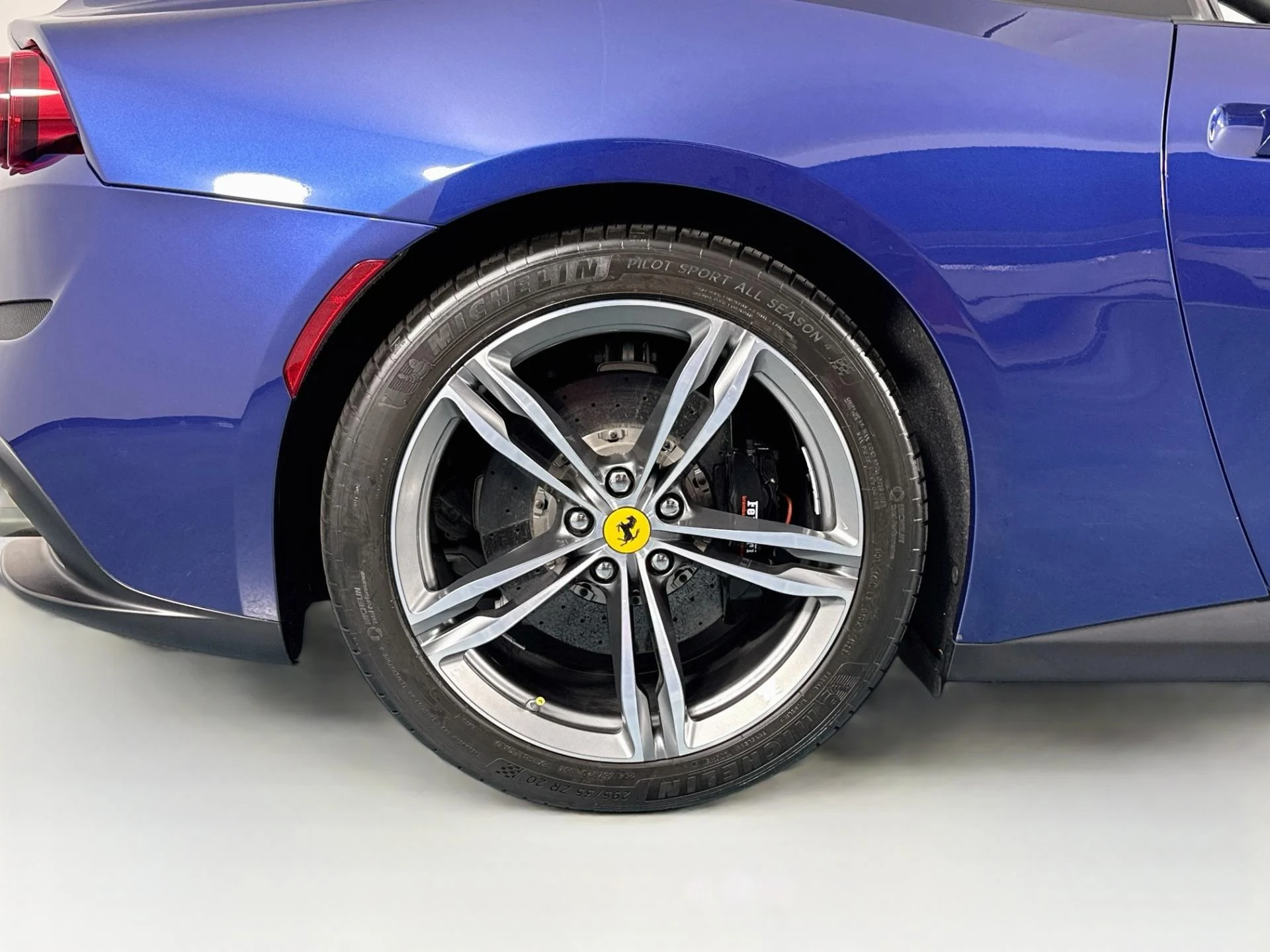 mph077_1695599254_Used_2019_Ferrari_GTC_4_Lusso_1792629211_6de0b16433
