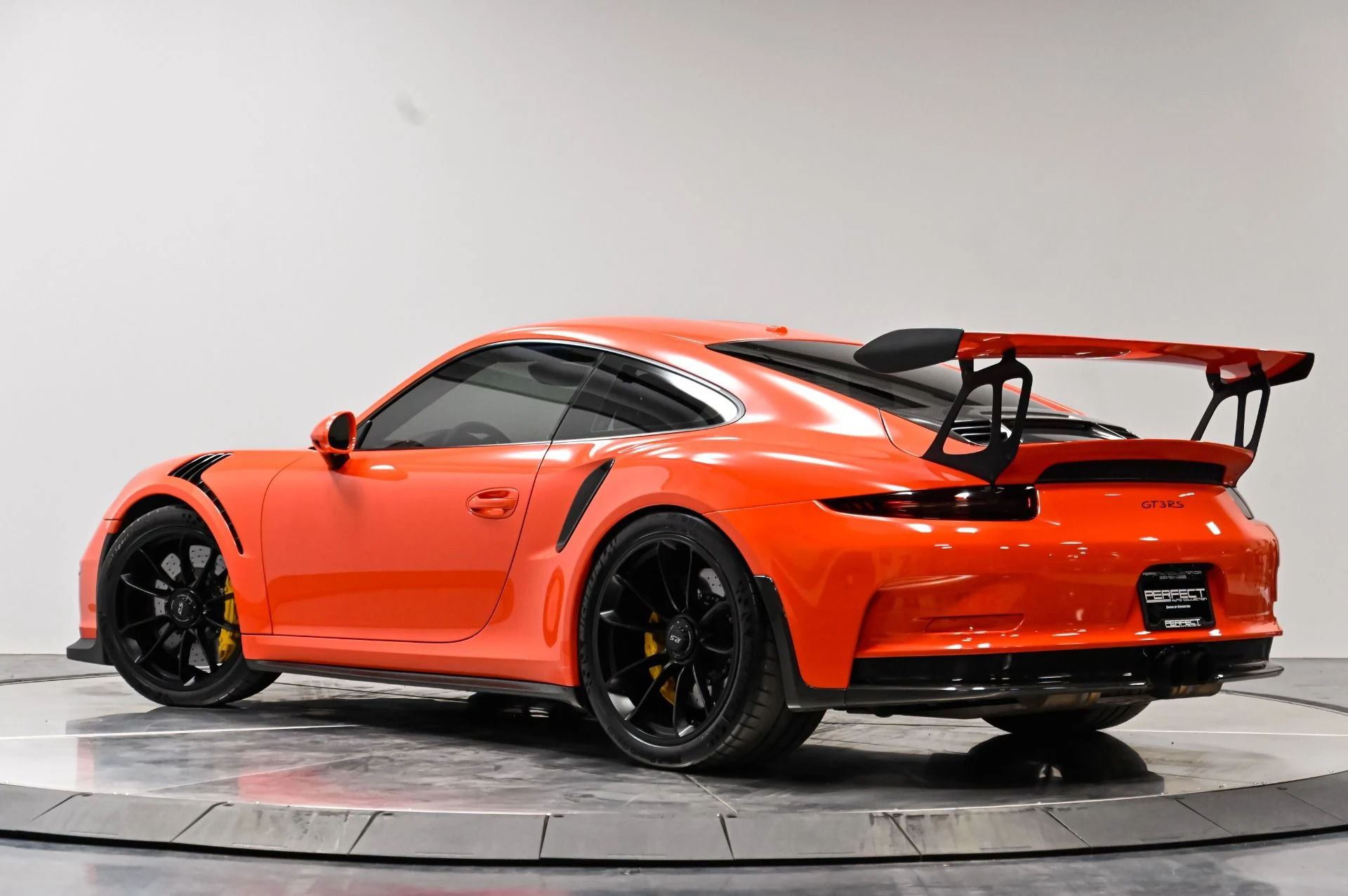 mph077_1849710646_Used_2016_Porsche_911_GT_3_RS_1788412421_29e0b4d1bb
