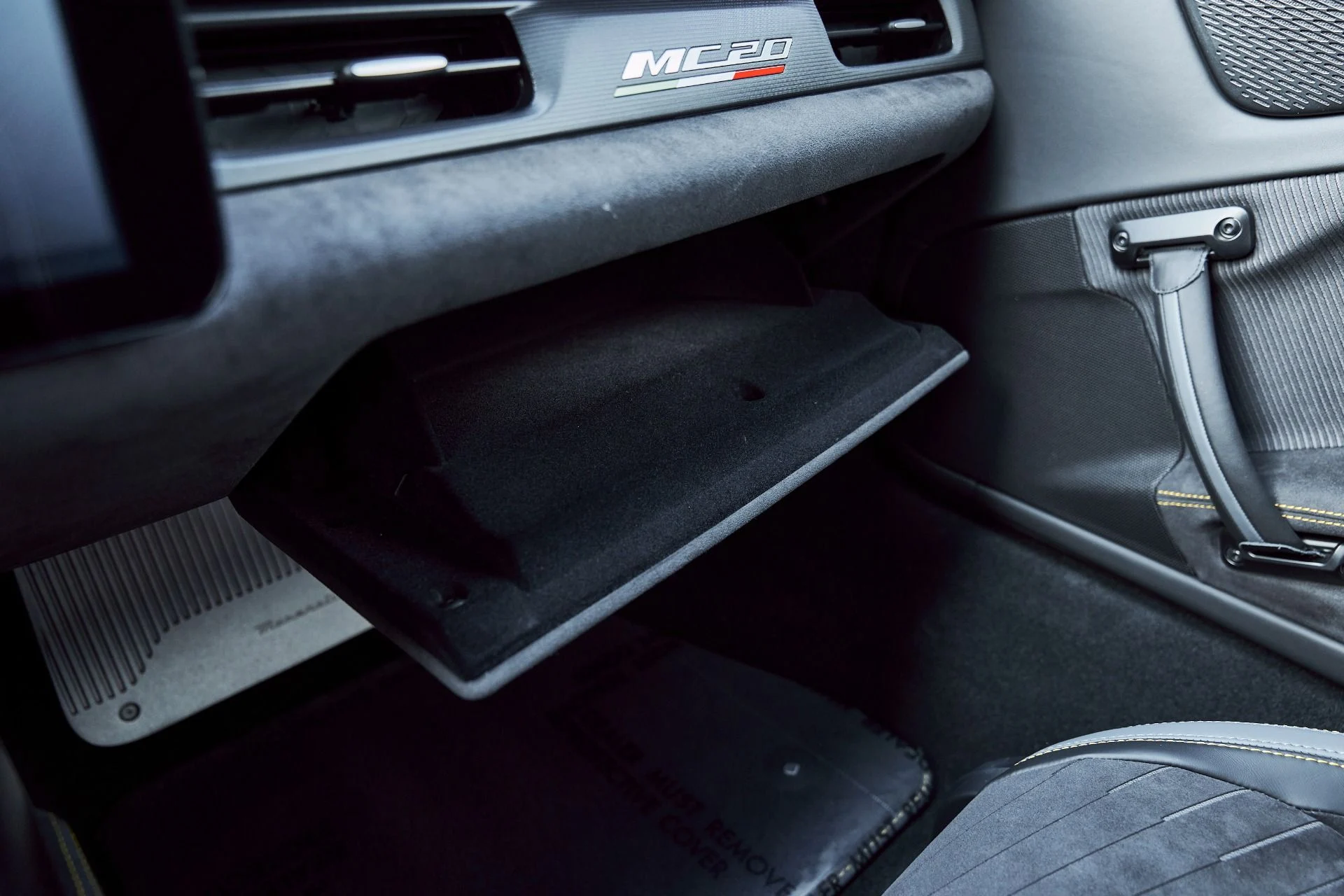 mph077_2005668352_Used_2024_Maserati_MC_20_Base_1772679301_48d78f510f