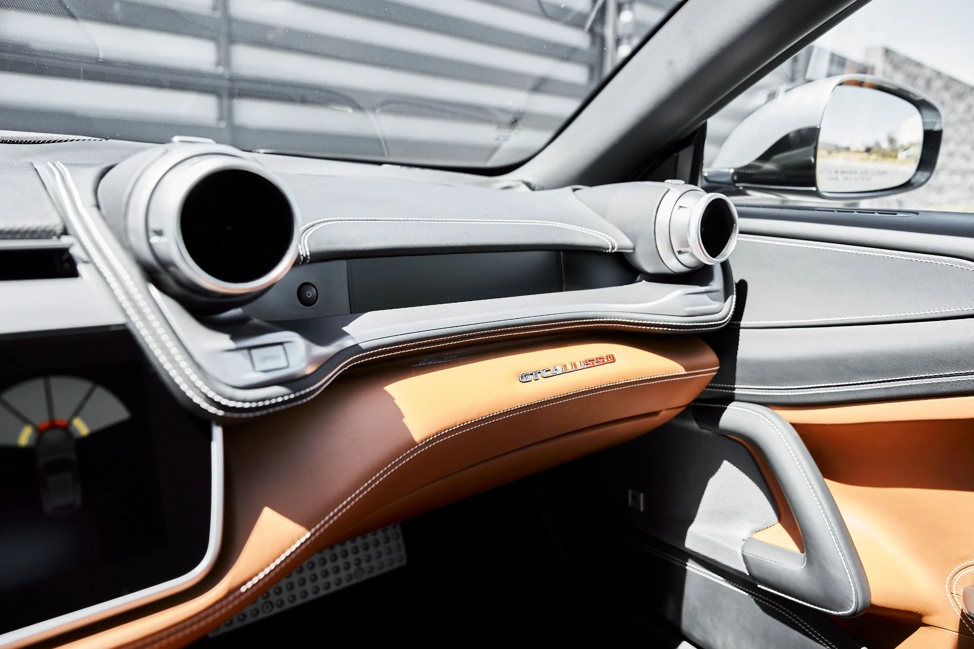 mph077_2012789173_Used_2018_Ferrari_GTC_4_Lusso_V12_1775612131_ff9b565260