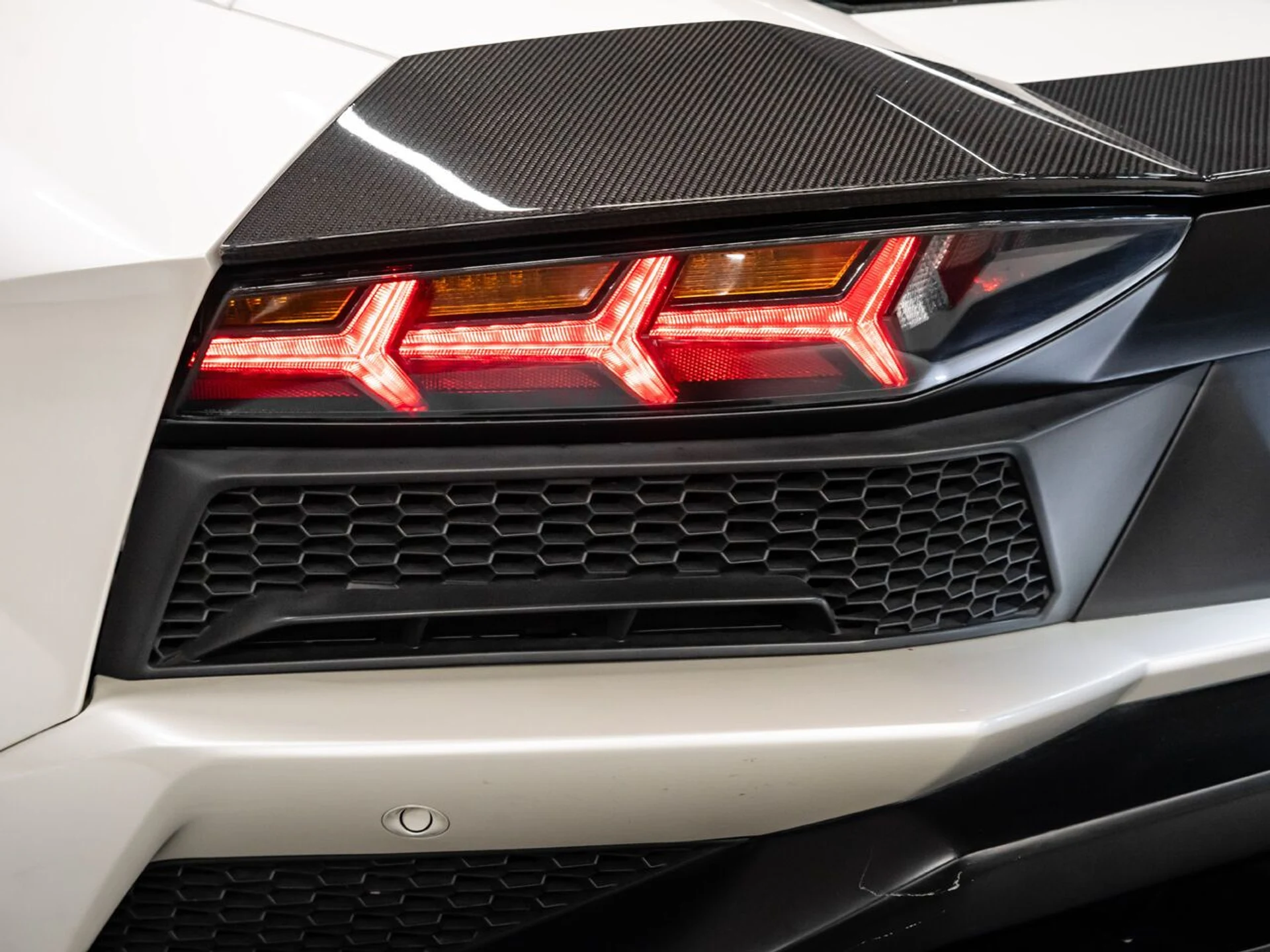 mph077_2017125584_lamborghini_aventador_2017_47b930d773