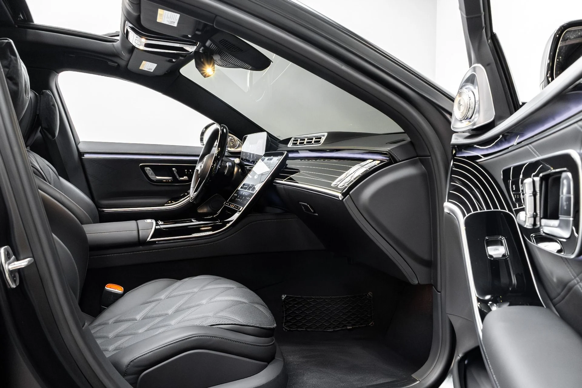 mph077_2045926411_Used_2024_Mercedes_Benz_S_Class_Maybach_S_680_4_MATIC_1764625509_0b2c05d504