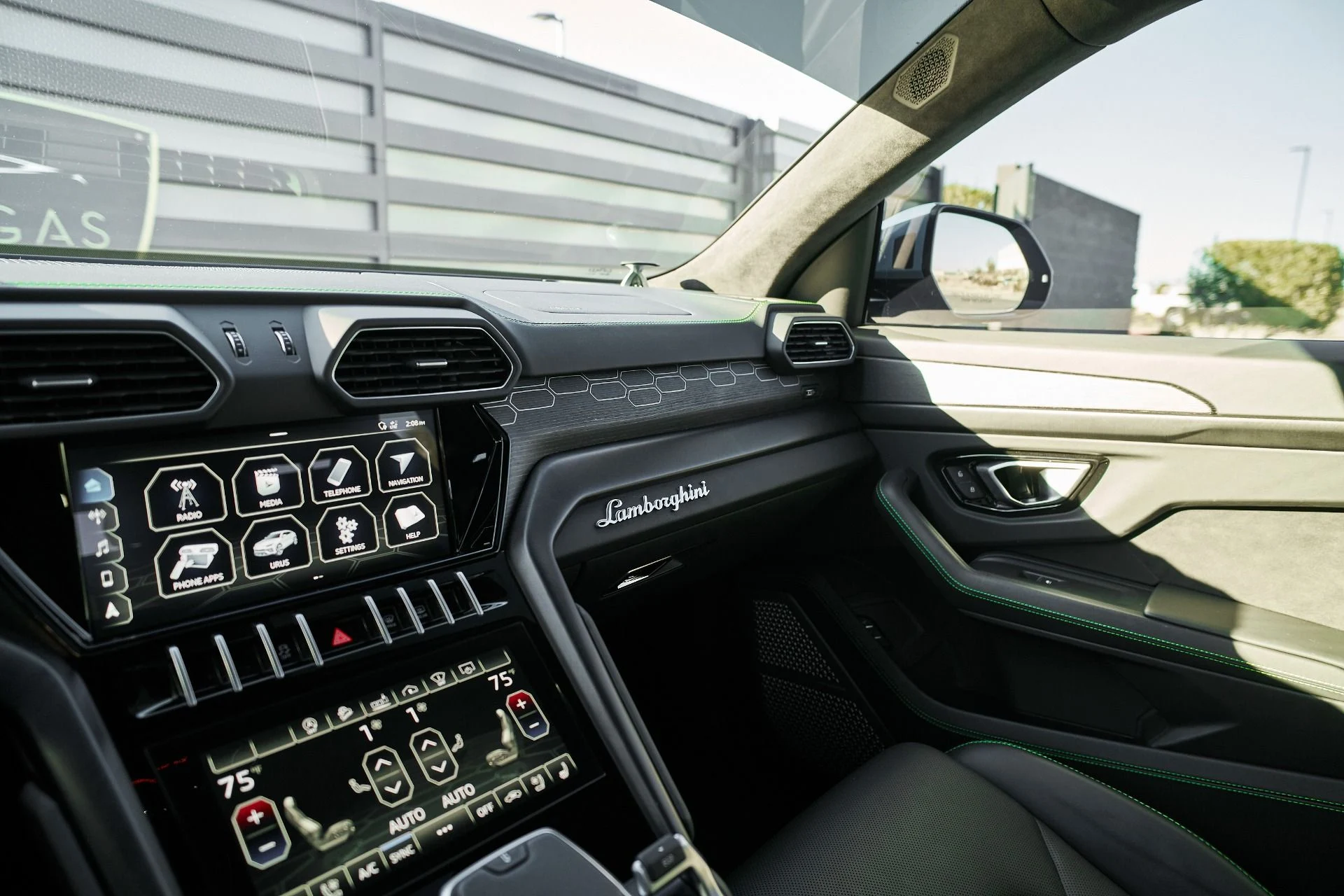 mph077_2102358008_Used_2021_Lamborghini_Urus_1765854610_db731383f5