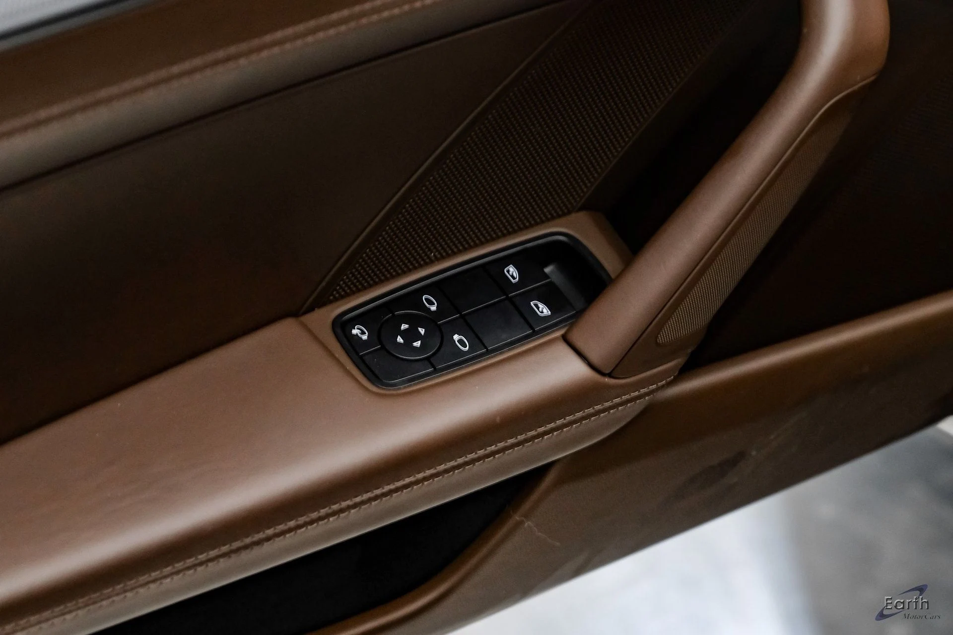 mph077_2169439841_b5aeef1c0aa7a516db4b0ef2f2337f16x_36c4d569d4