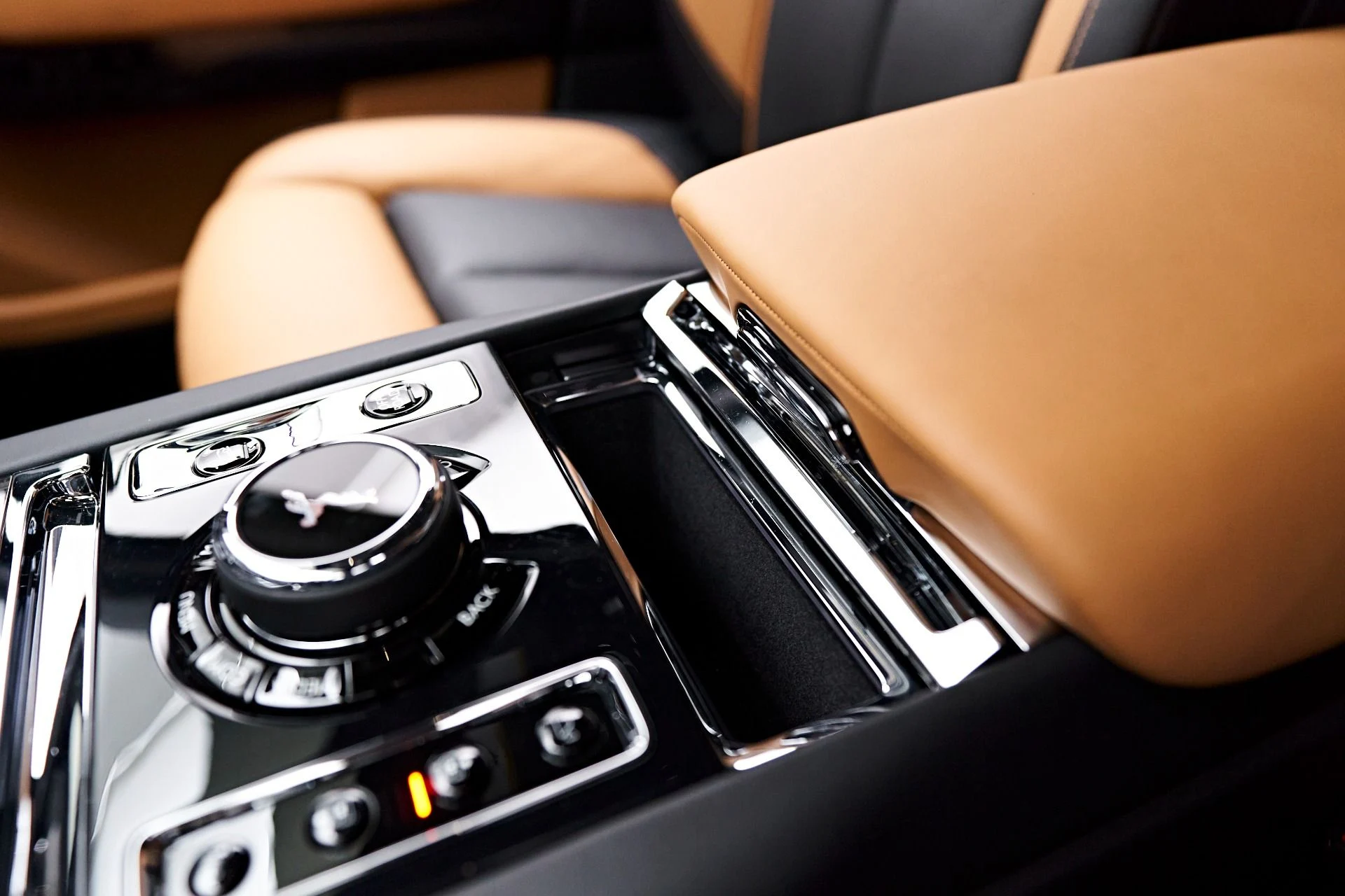 mph077_2204401773_Used_2022_Rolls_Royce_Cullinan_Base_1679686724_41a3e5d633