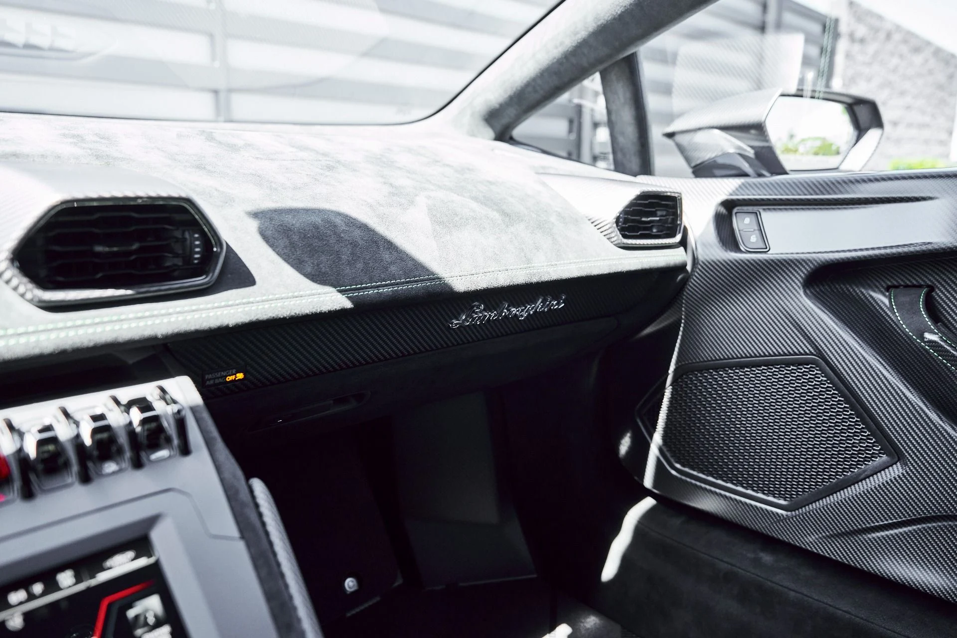 mph077_2256397807_Used_2022_Lamborghini_Huracan_STO_Base_1774488550_b3f238aaf8