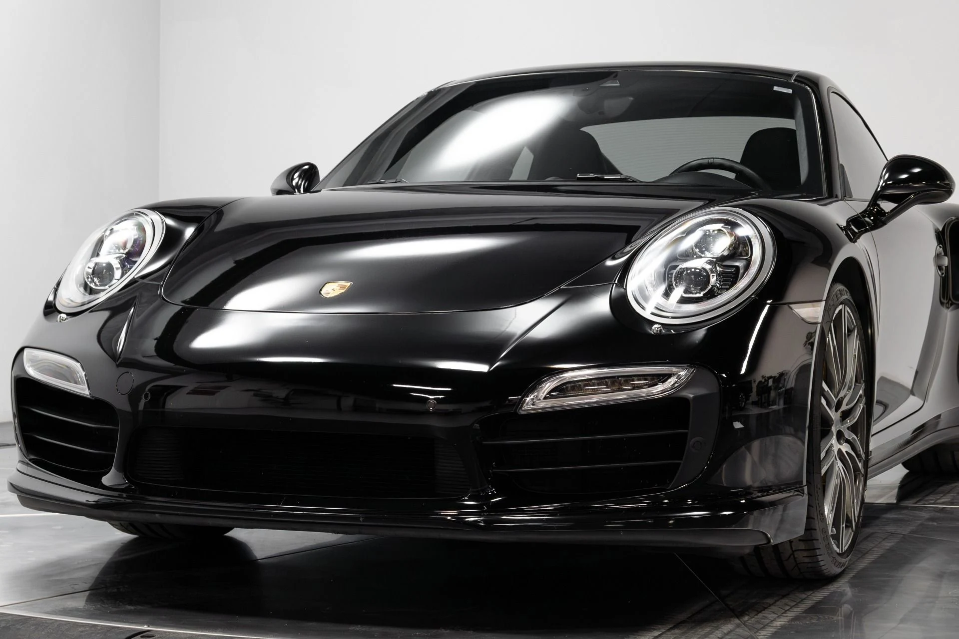 mph077_236761720_Used_2015_Porsche_911_Turbo_S_1761834686_379b127ecf