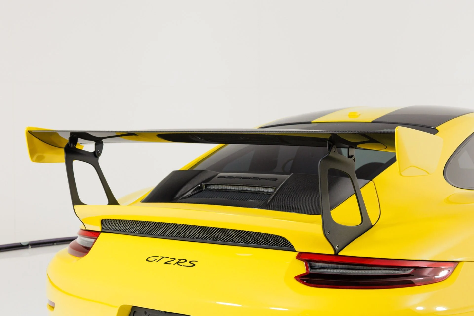 mph077_2469026414_Used_2018_Porsche_911_GT_2_RS_1787778699_d7b6899dae