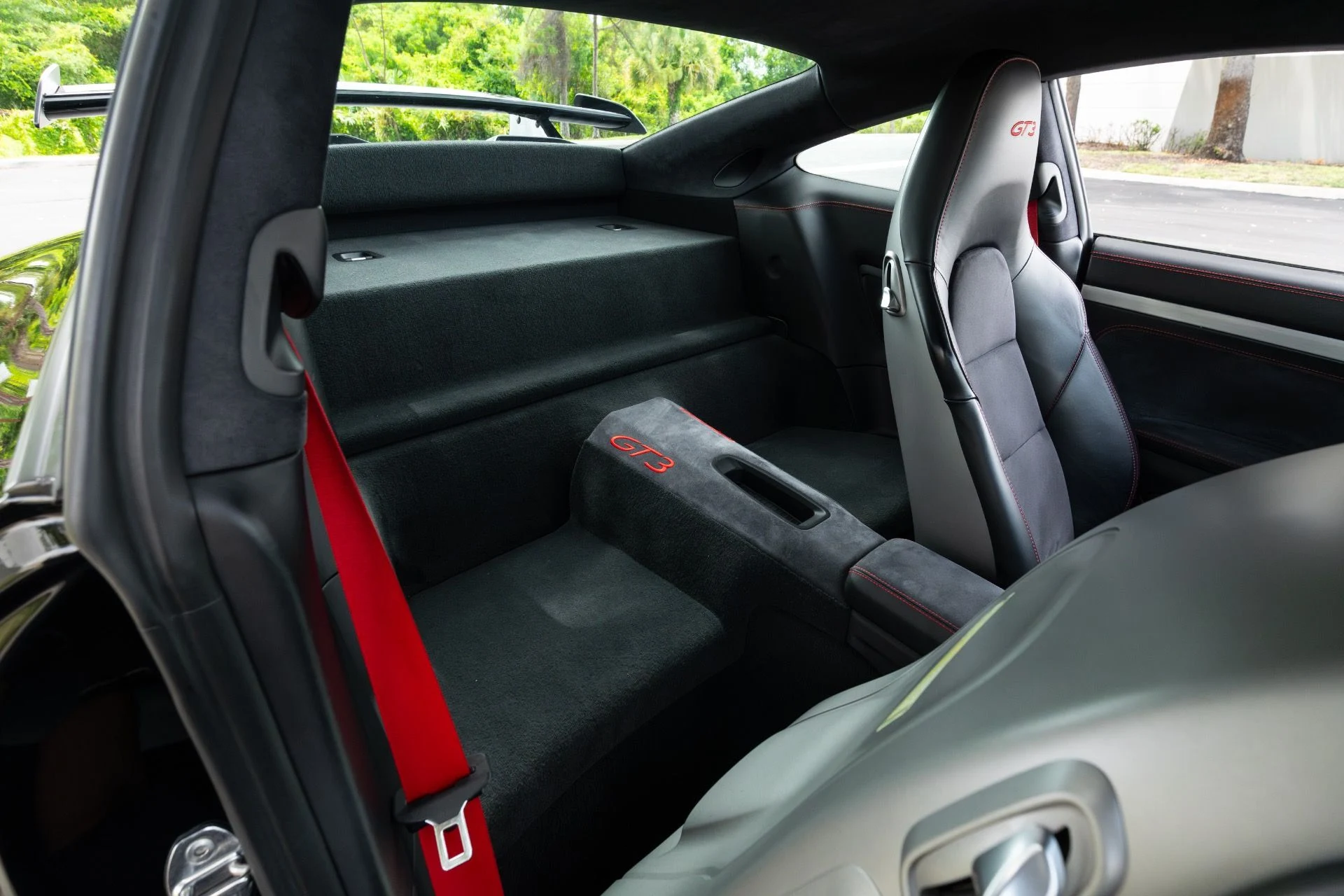 mph077_2493130675_Used_2018_Porsche_911_GT_3_1780452373_75d325a669