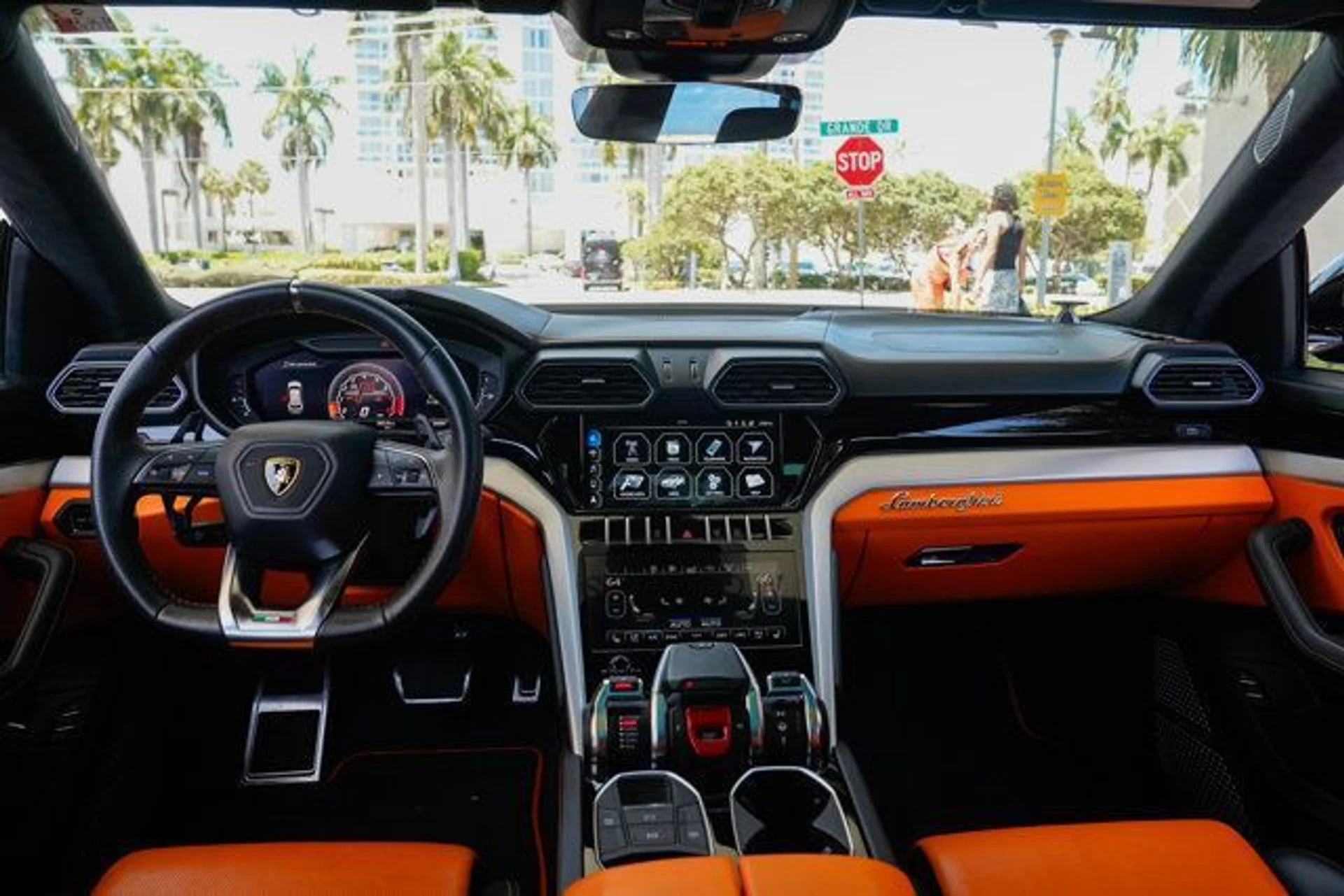 mph077_2506157202_used_2021_lamborghini_urus_awd_14354_22713615_78_640_79eccbdafa