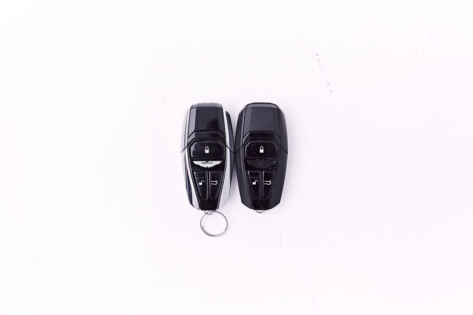 mph077_2640030034_Used_2020_Aston_Martin_Vantage_Base_1777504363_d0585b7d3e