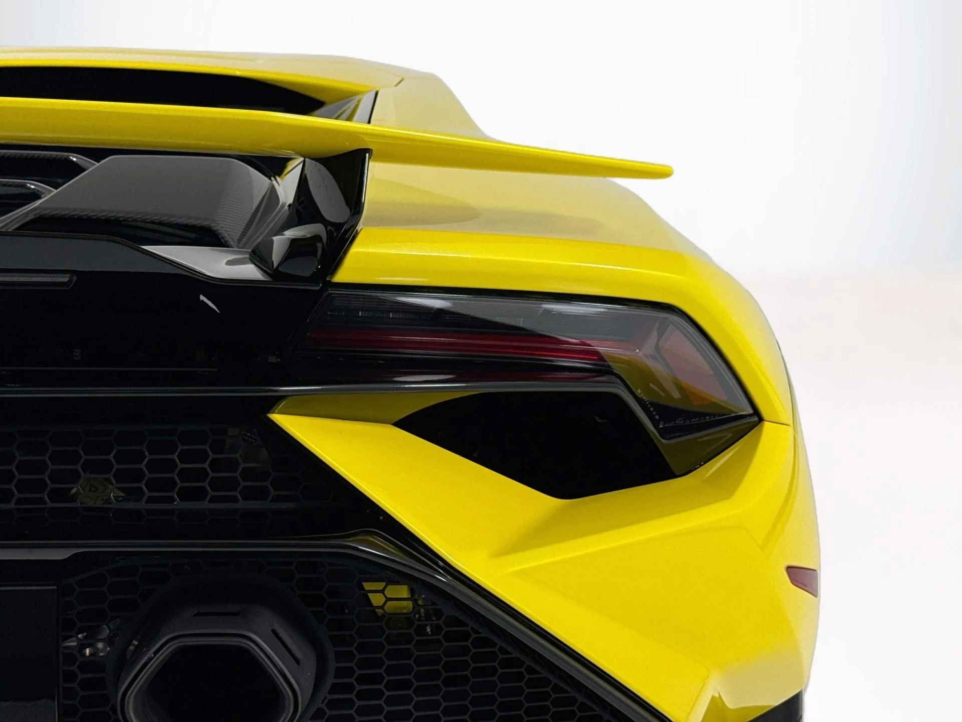 mph077_2868264136_Used_2023_Lamborghini_Huracan_Tecnica_1793401555_195b28eae7
