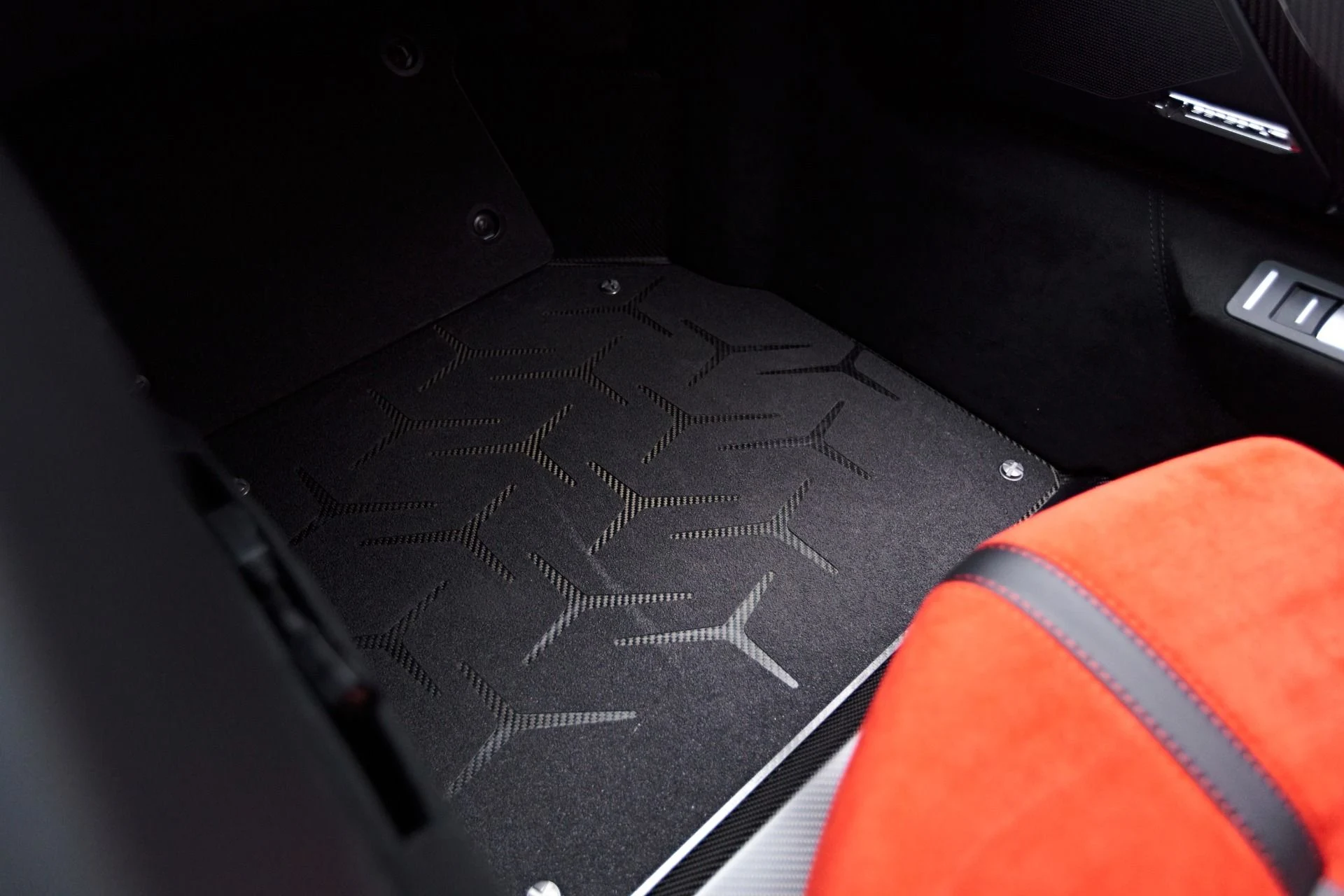 mph077_2886446712_Used_2019_Lamborghini_Aventador_SVJ_Base_1660667161_8e7d7fdbf9