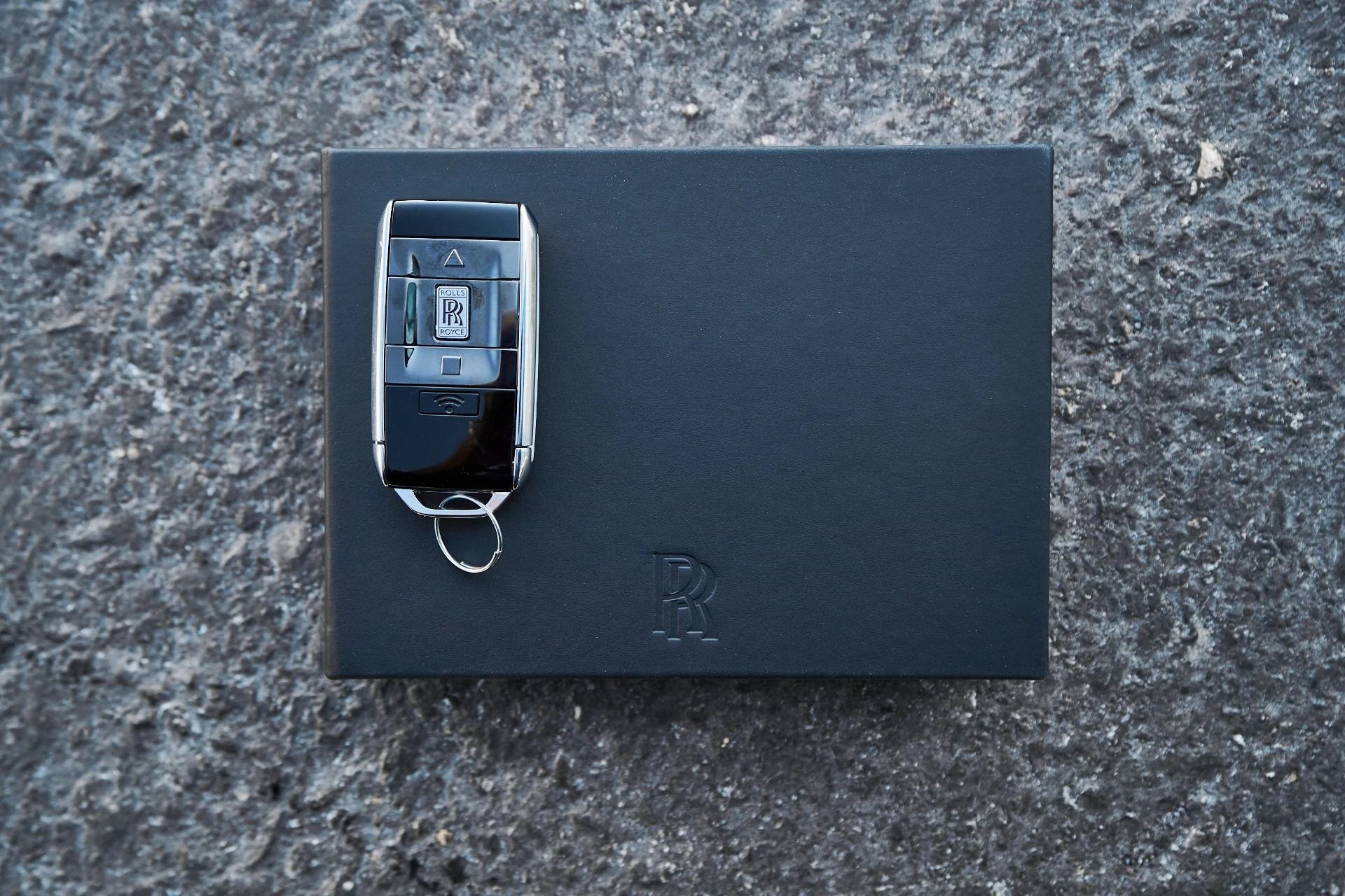 mph077_3089721869_Used_2022_Rolls_Royce_Cullinan_Black_Badge_1765411170_5adff2cab5