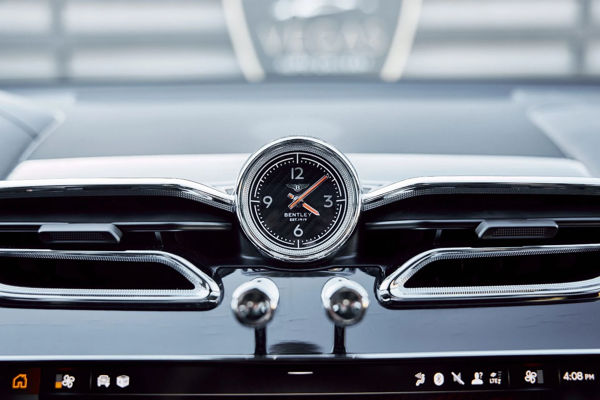 mph077_3197298464_Used_2022_Bentley_Bentayga_V8_1768246214_88d7962be6