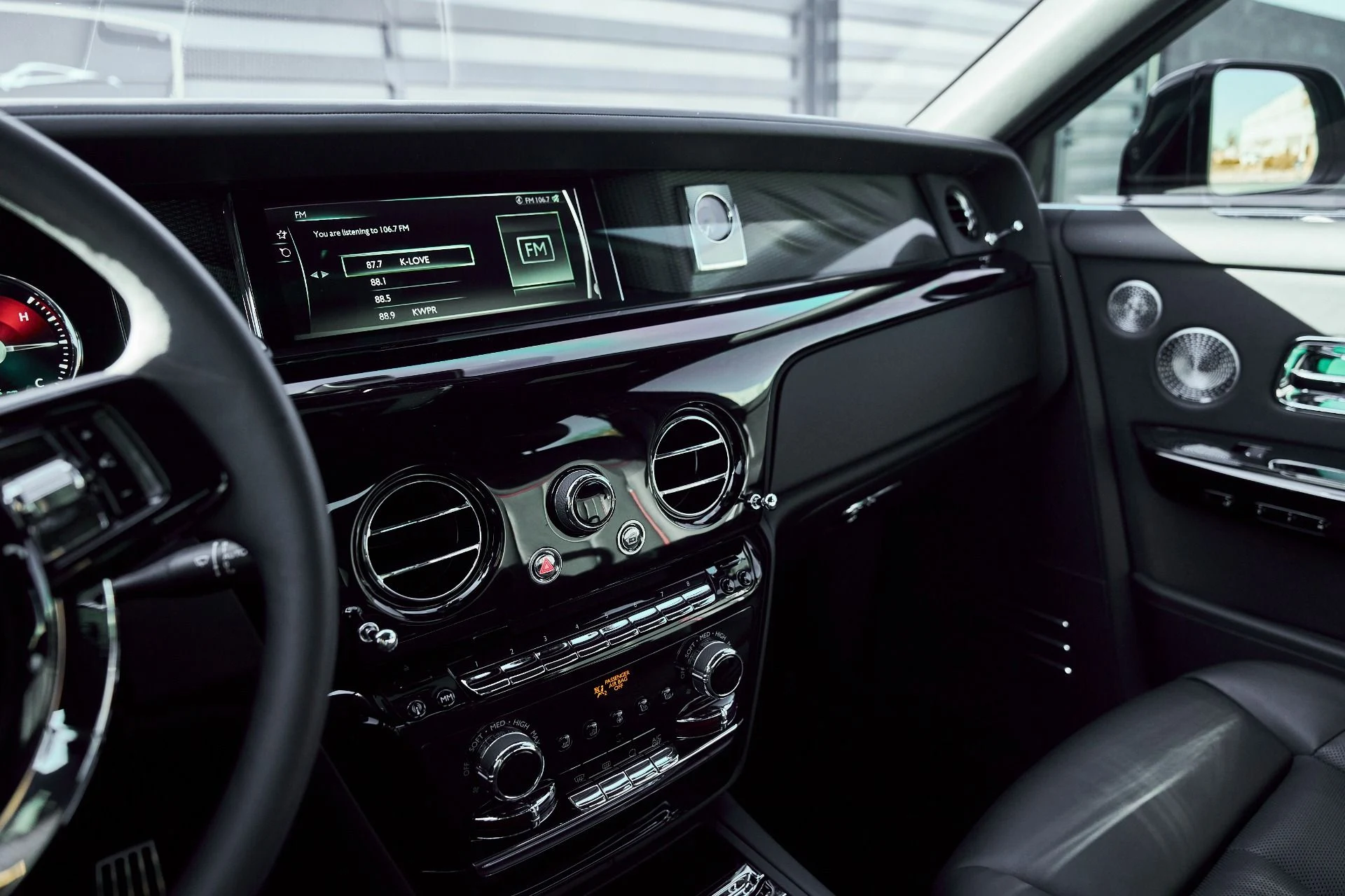 mph077_3439842761_Used_2024_Rolls_Royce_Phantom_Base_1770700168_0ce5159aed