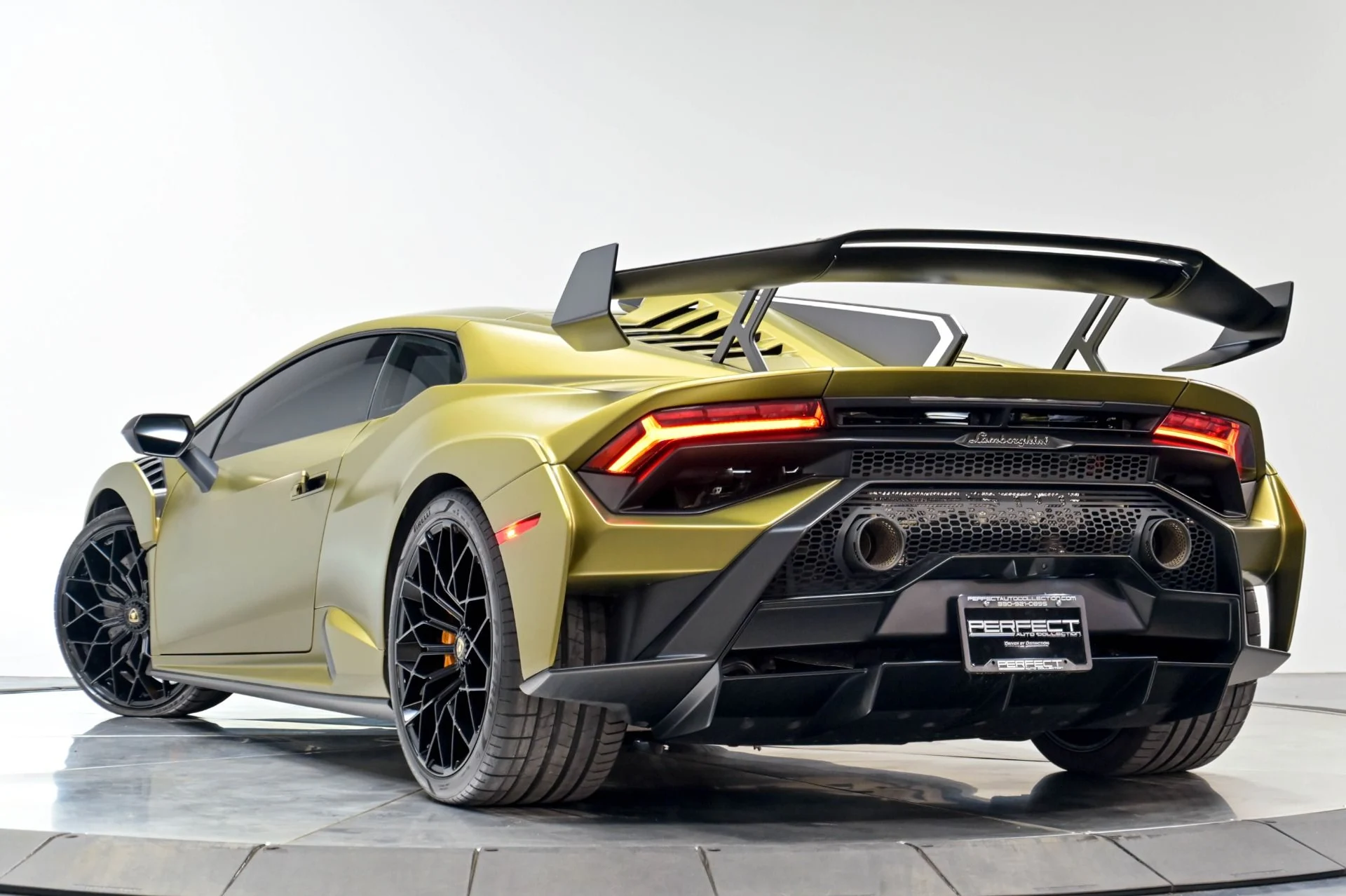 mph077_3471015856_Used_2023_Lamborghini_Huracan_STO_1782768591_d94533a73c