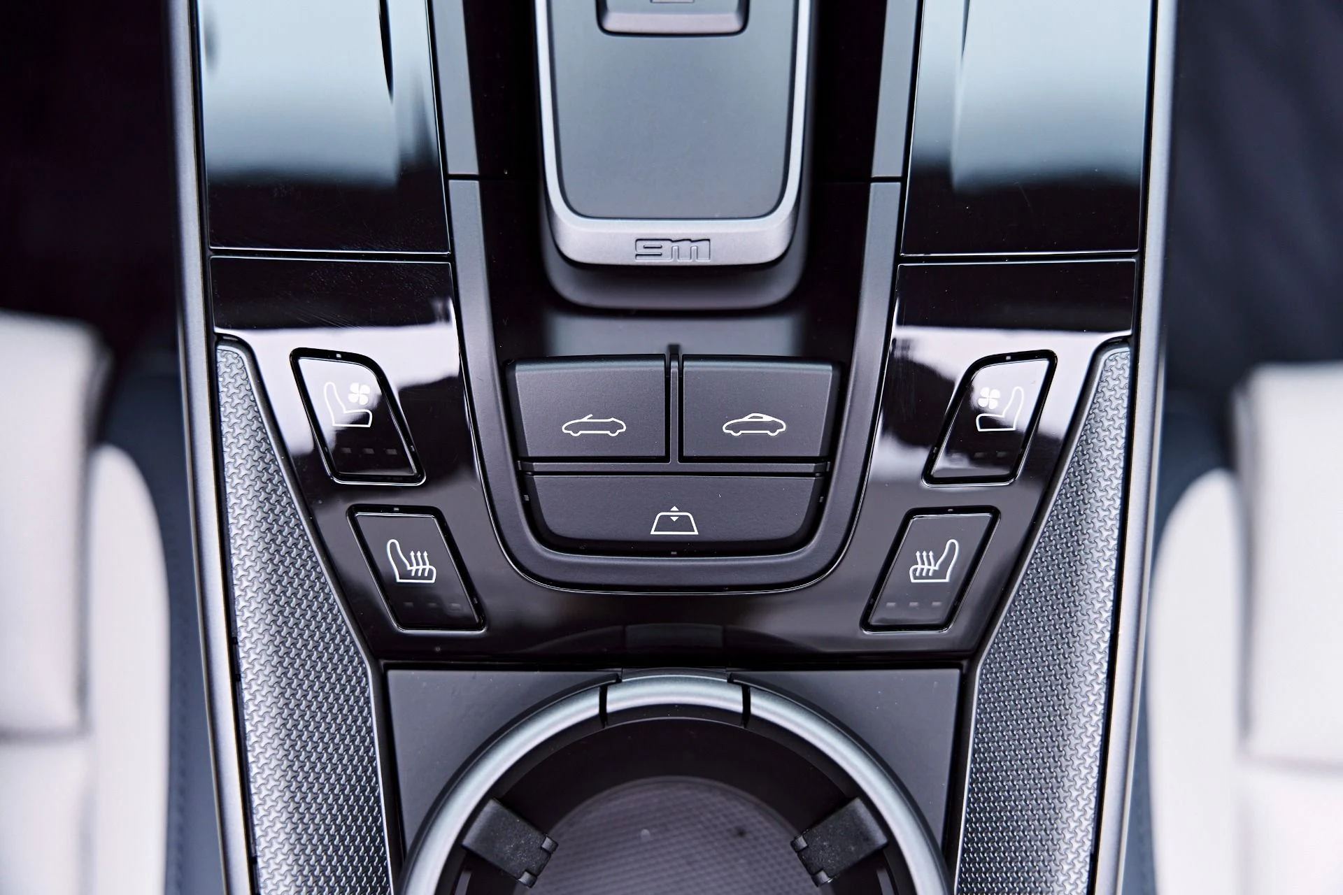 mph077_354598489_Used_2025_Porsche_911_Carrera_1777504852_499ec6f6db